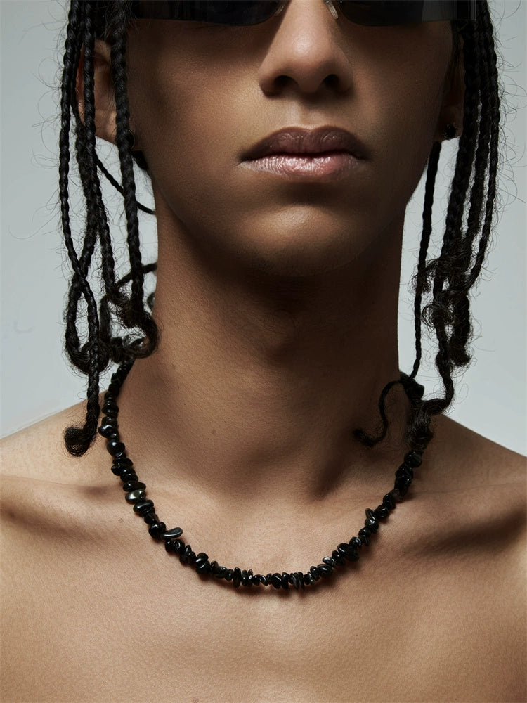 Collier cousu de pierres précieuses naturelles