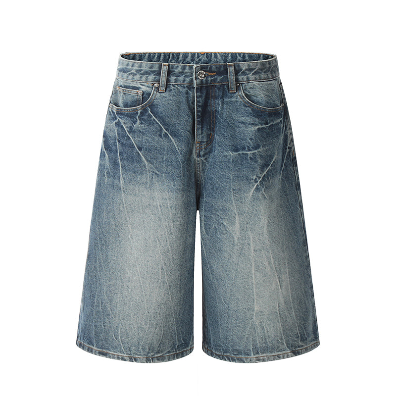 Pantalones cortos vaqueros holgados y desgastados