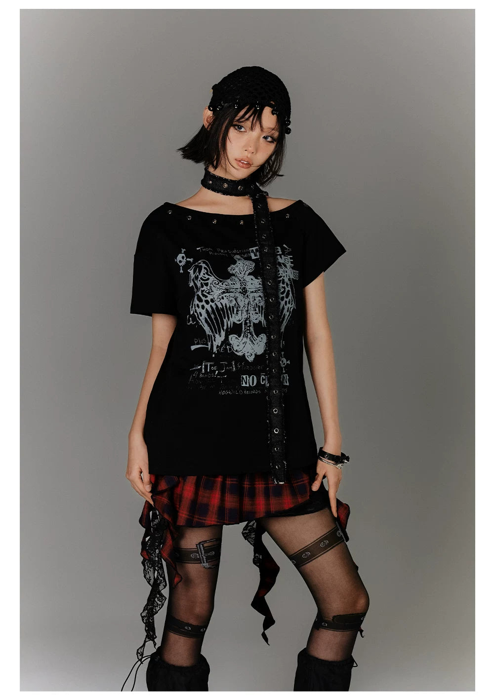 Off-Shoulder Eyelet Graphic Print Short Sleeve T-Shirt & Choker