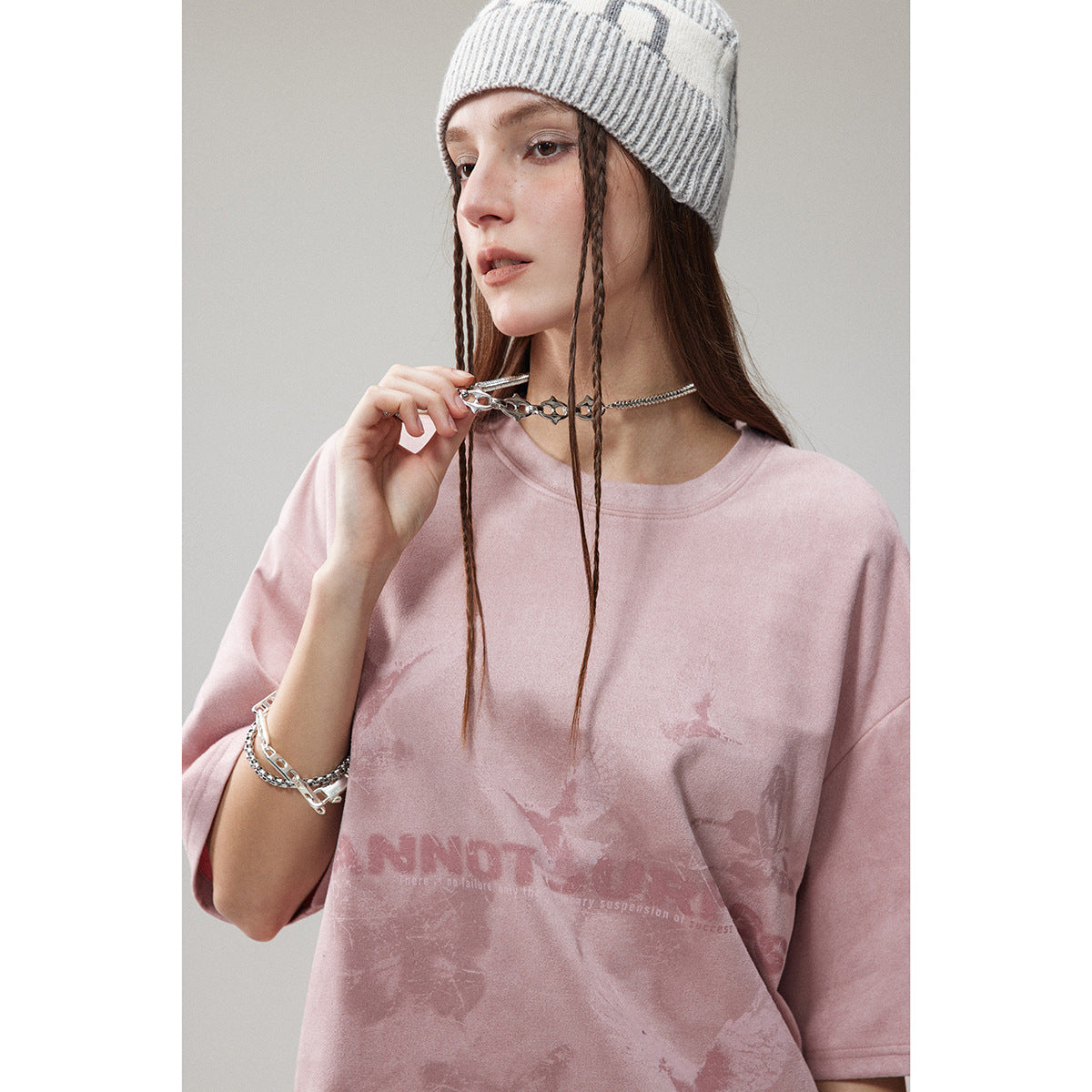 Camiseta holgada con gráficos de mariposas descoloridas