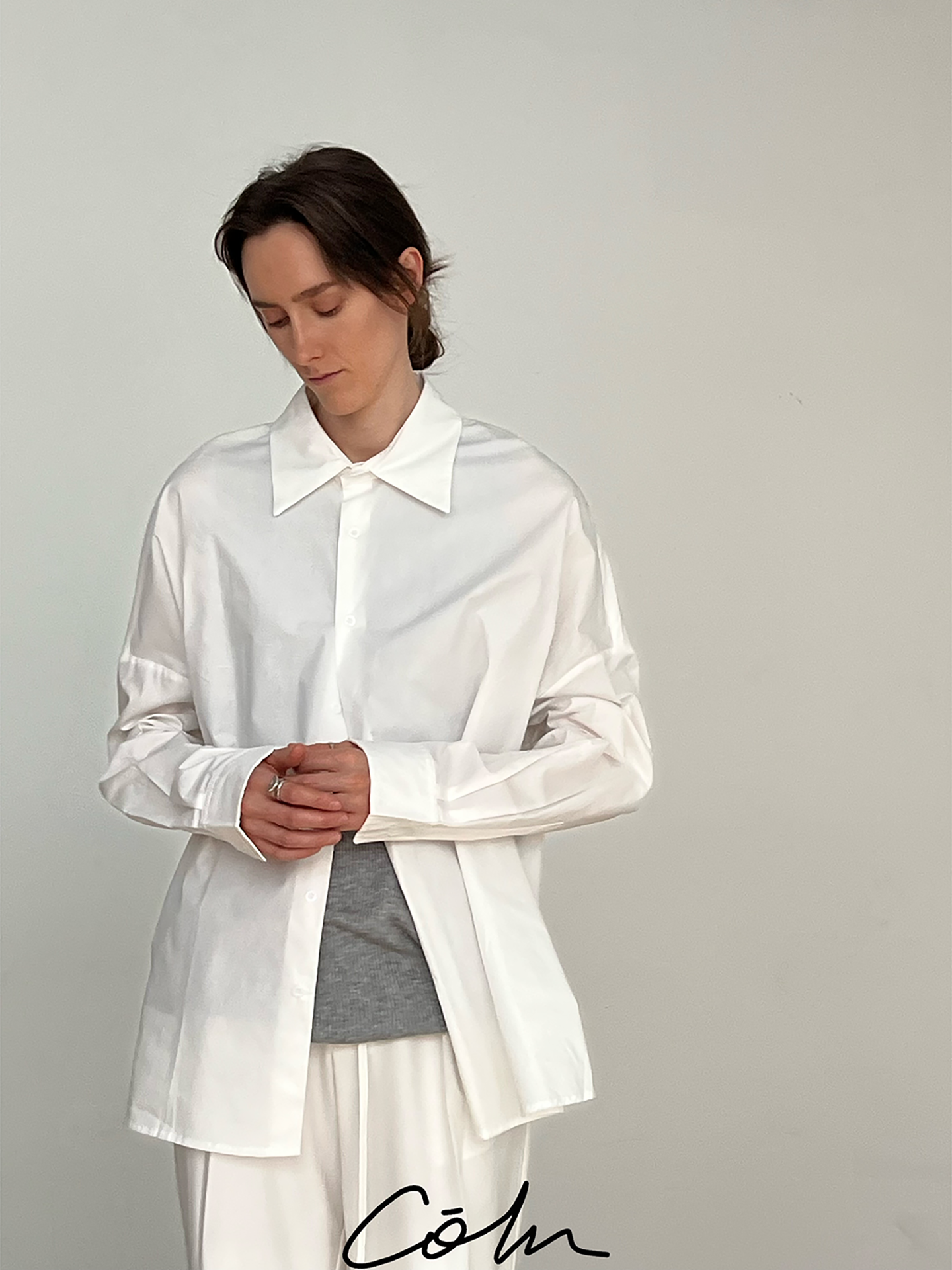 Camicia oversize a maniche lunghe con orlo curvo