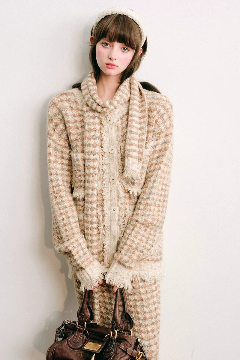 Beige cardigan+scarf