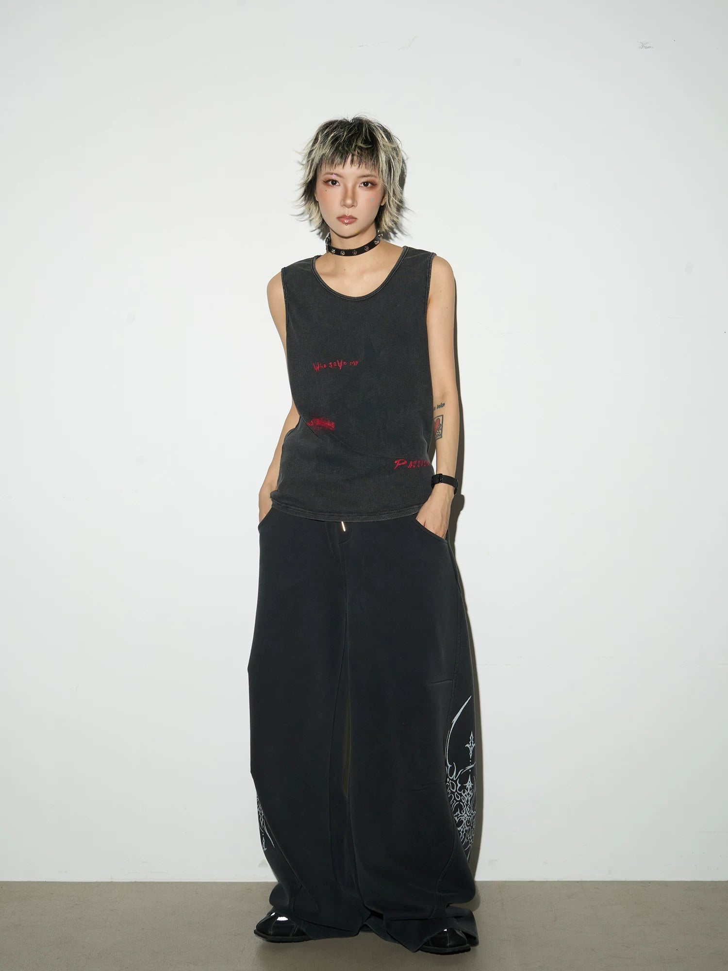 Letter Graffiti Round Neck Sleeveless Tank Top