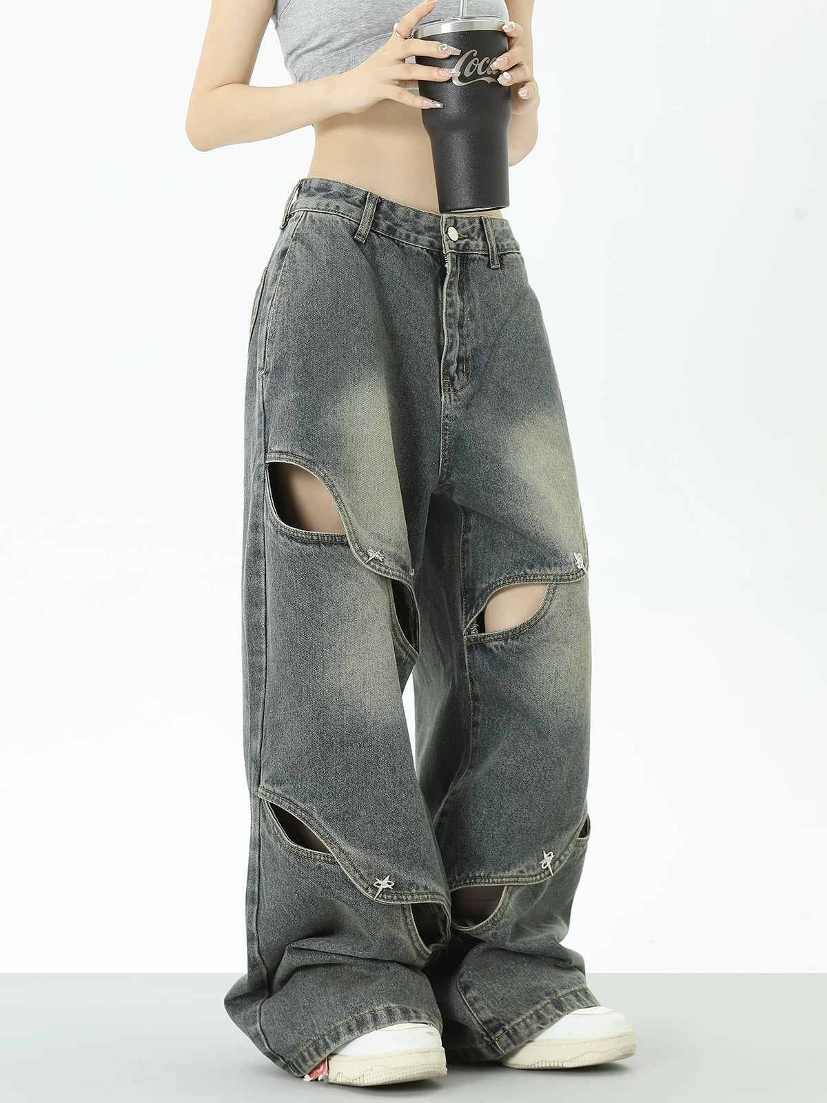 Jean en jean avec décoration à boutons métalliques et design ajouré