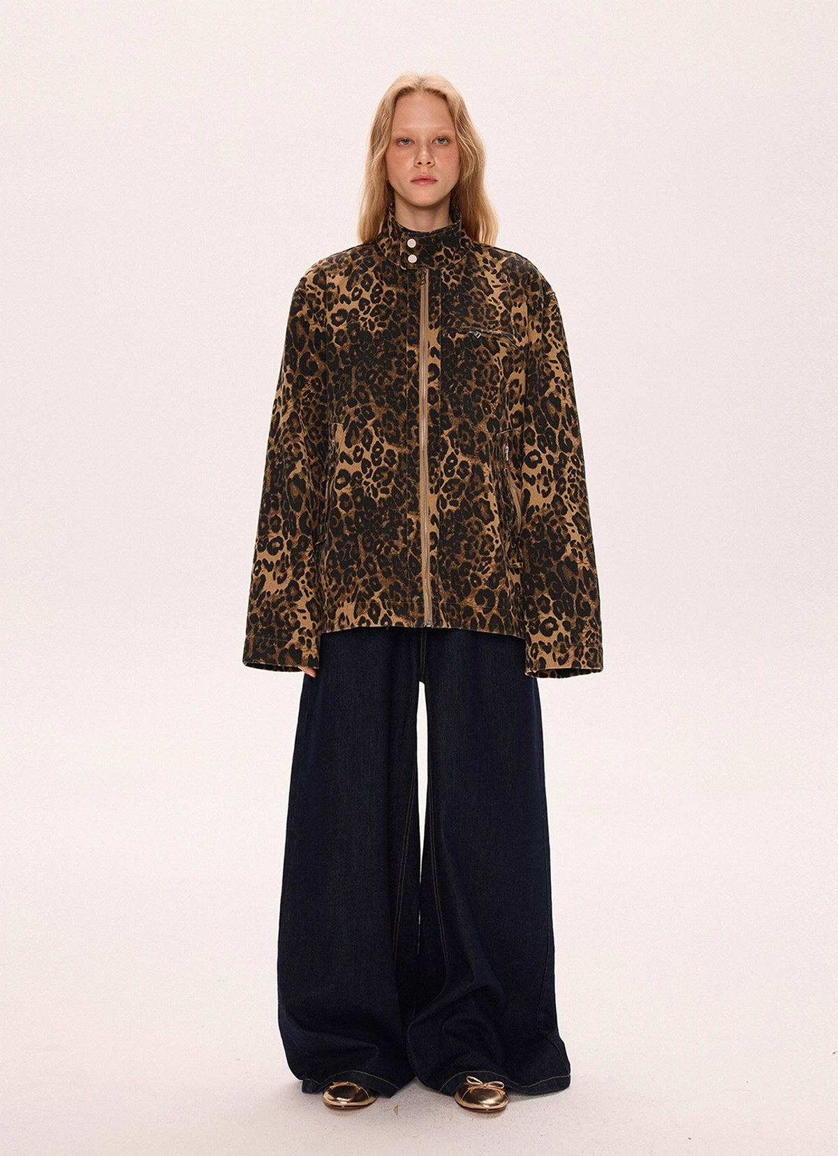 Chaqueta de cuello alto con estampado de leopardo