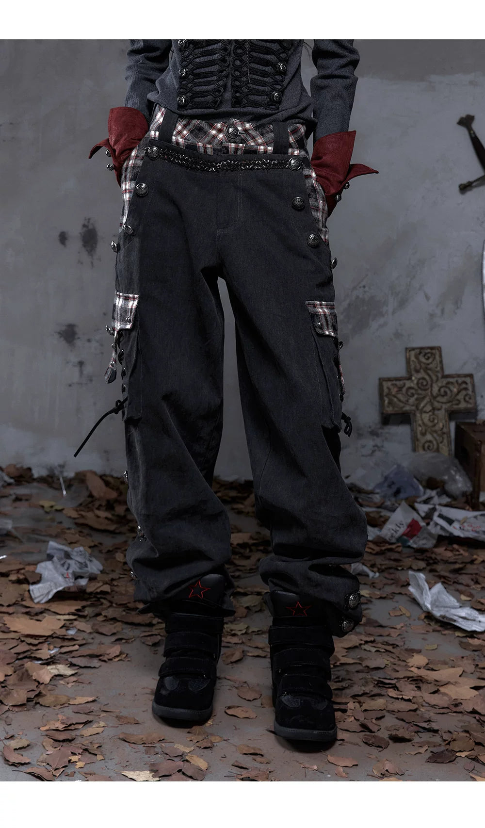 Panel Design Multi-Pocket Tapered Pants