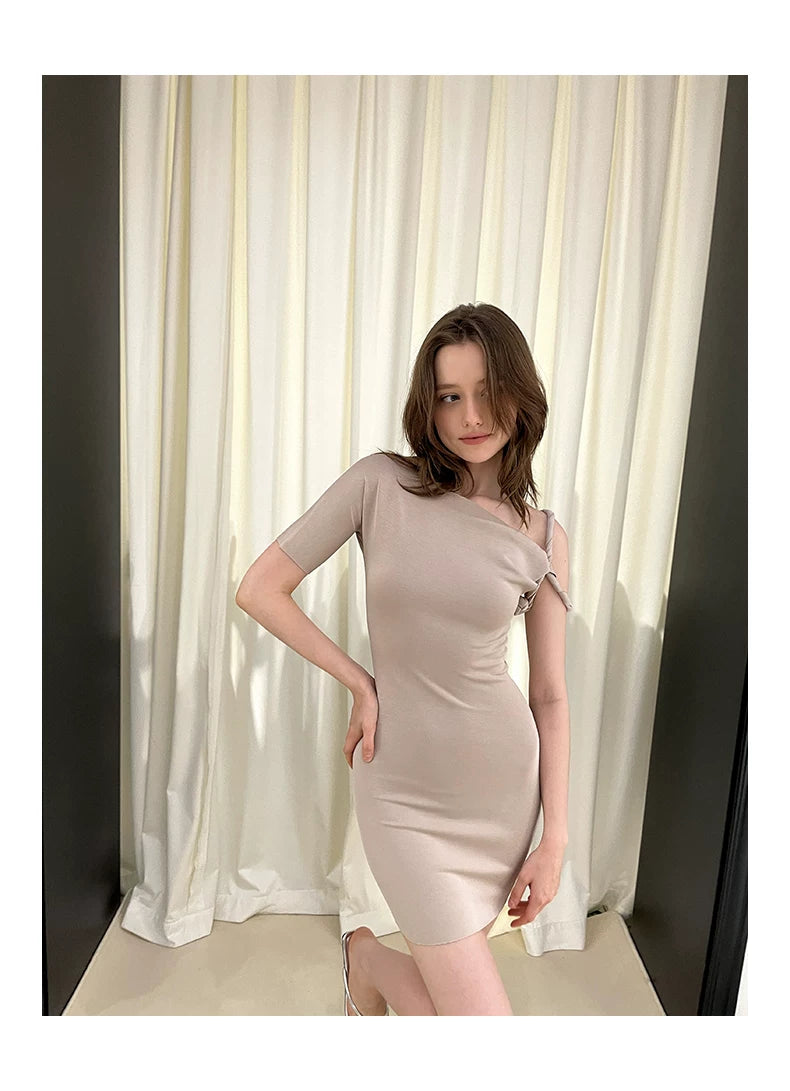 Vestido ajustado de un solo hombro