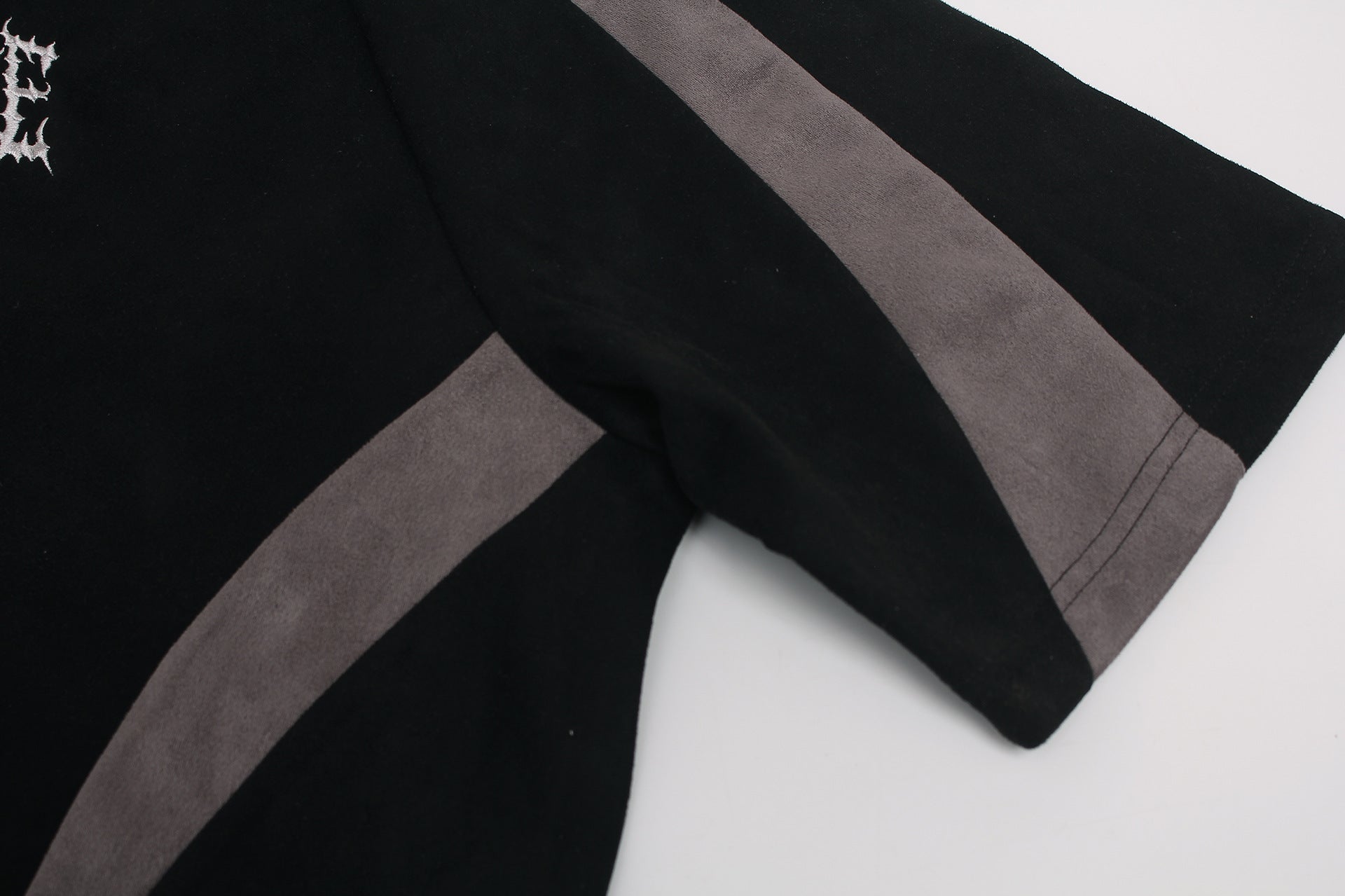 Color Block Suede Logo Short Sleeve T-Shirt