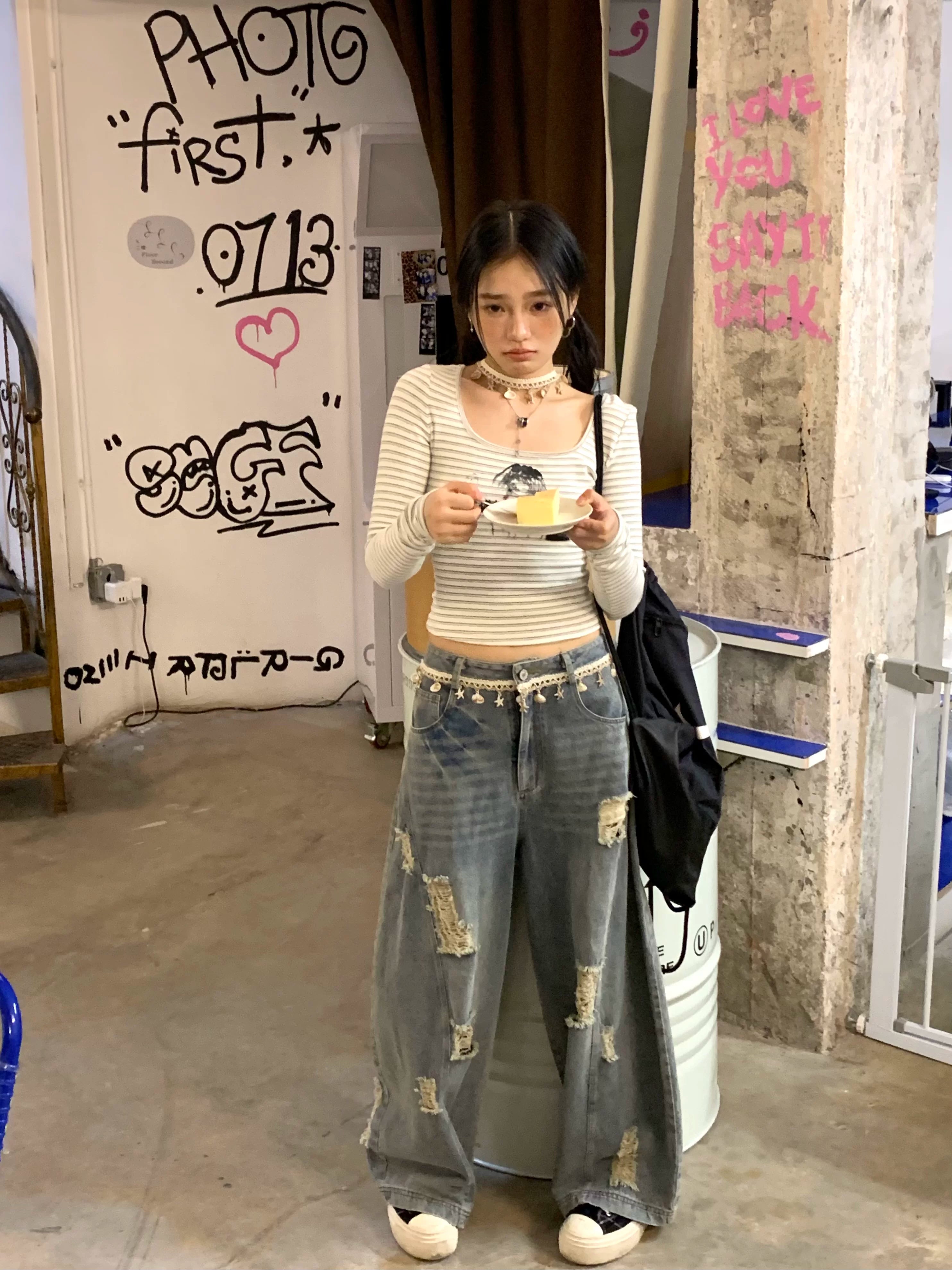 Washed Damage Wide Leg Shell Decoration Denim Jeans