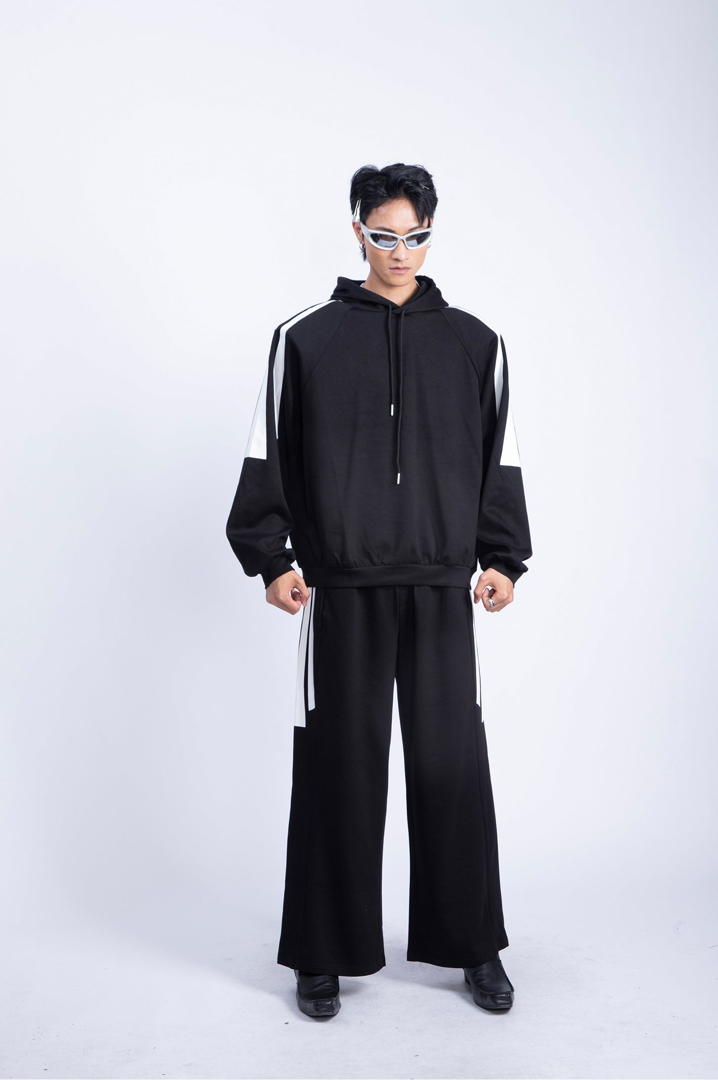 Contrast Pullover Hoodie & Wide-Leg Straight Sweatpants Setup