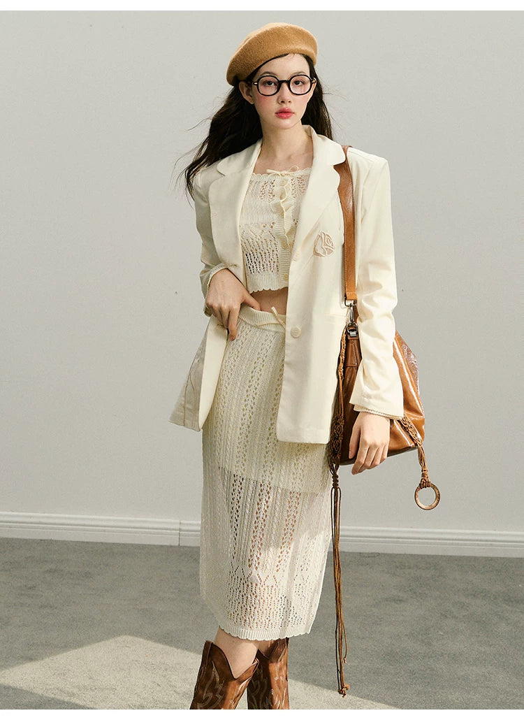 Ensemble veste ajourée et jupe courte à broderie rose