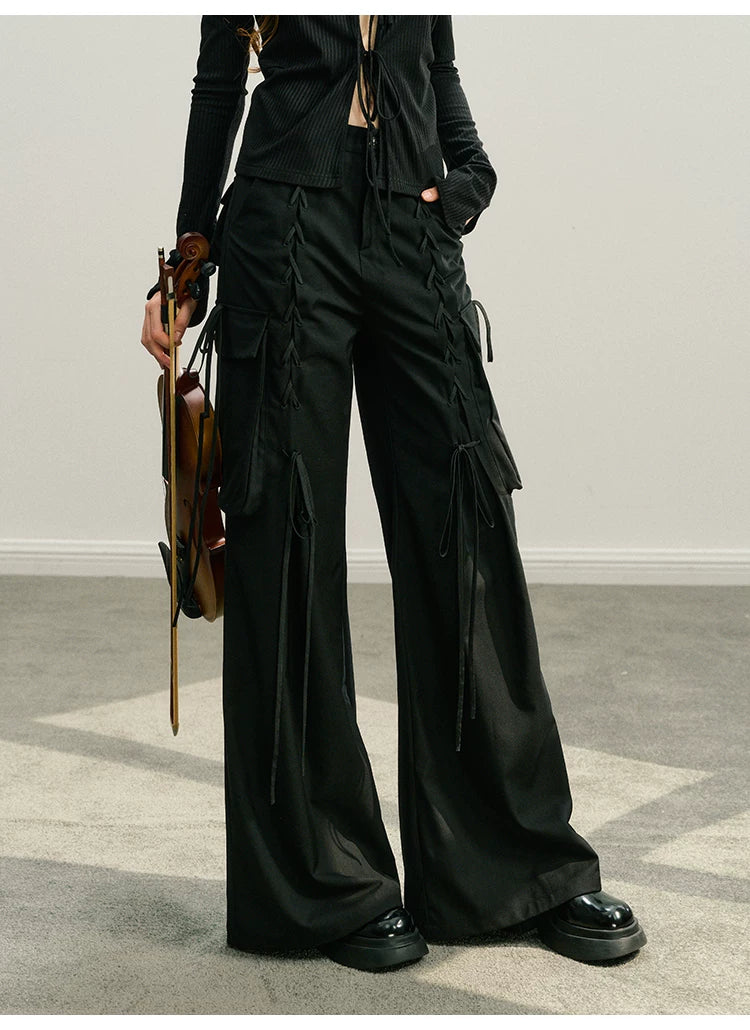 Pantalon droit à jambes larges et bretelles