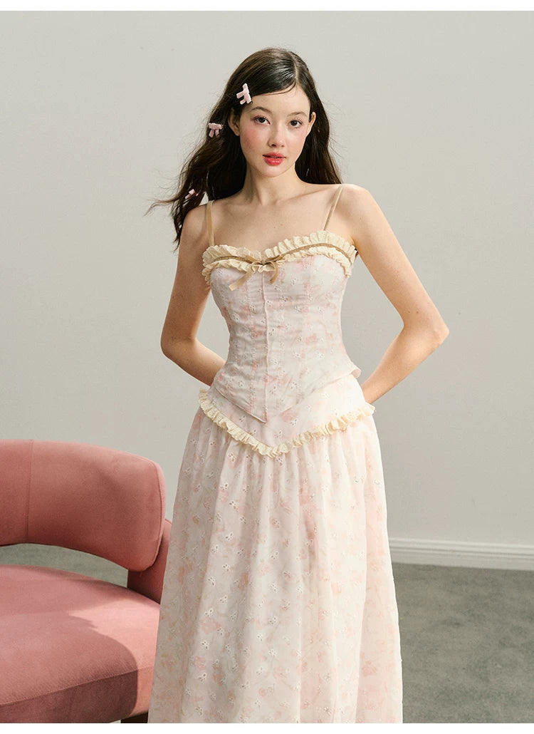 Conjunto de camisola con cuello halter, bordado de encaje y estampado calado, y falda larga