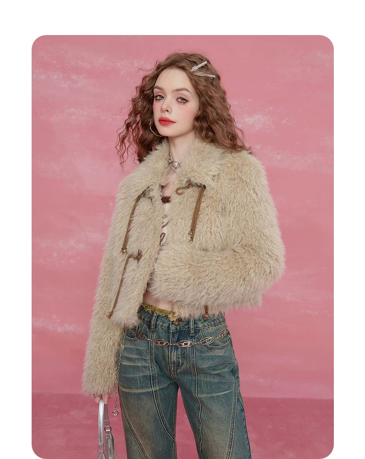Chaqueta corta con cuello de pelo sintético