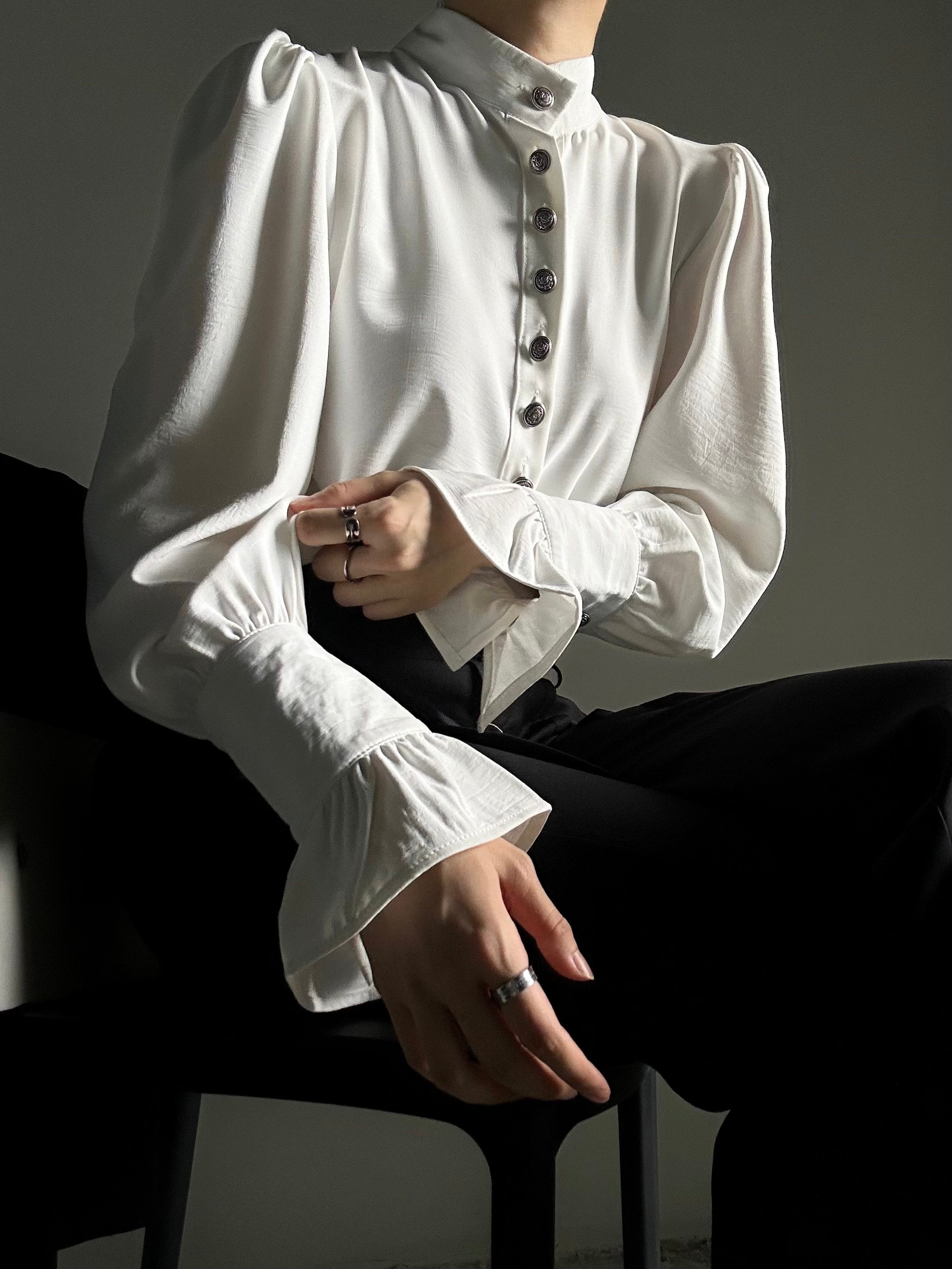 Camicia a maniche lunghe con colletto rialzato e design drappeggiato