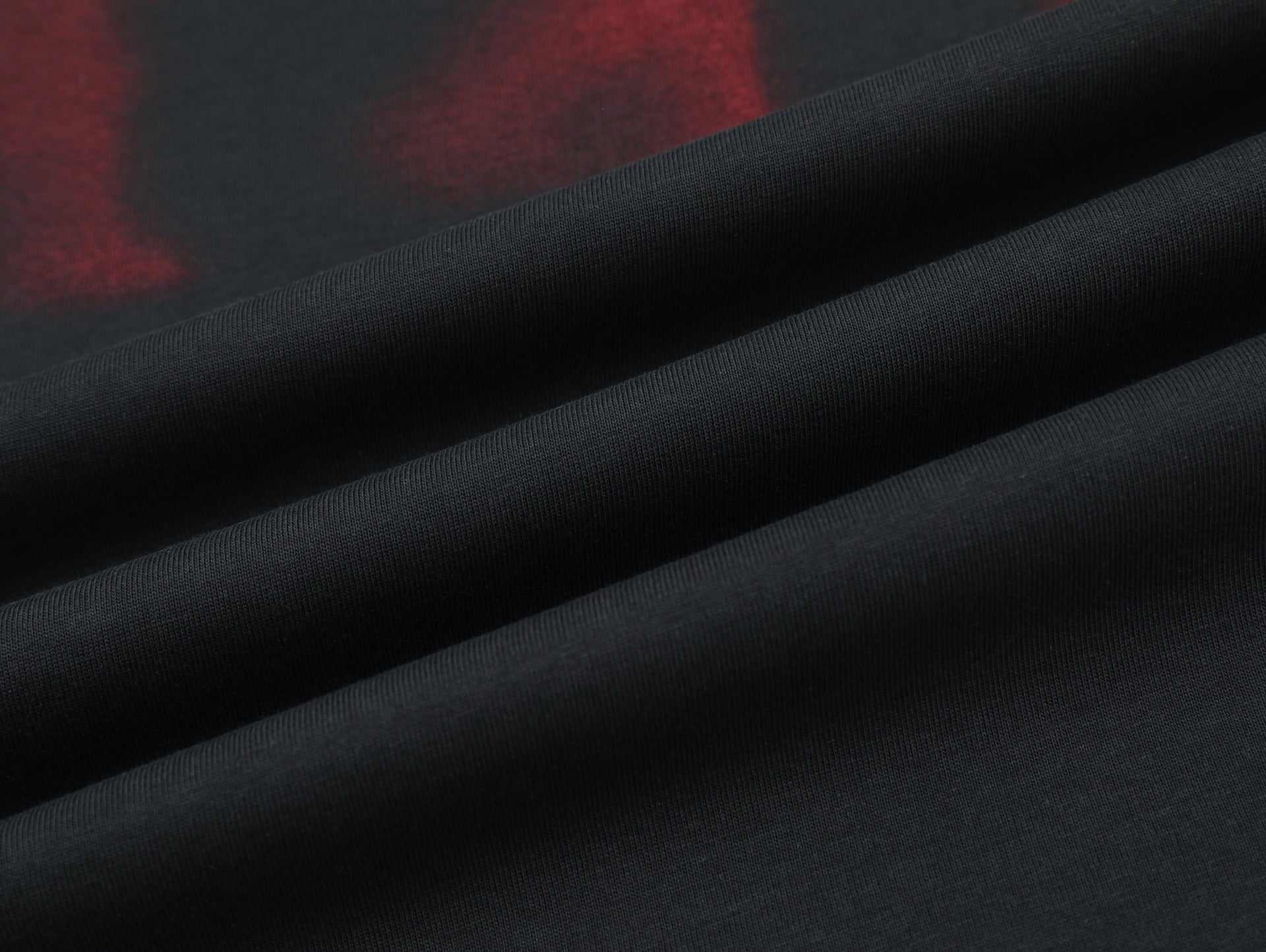 T-shirt abstrait humain délavé