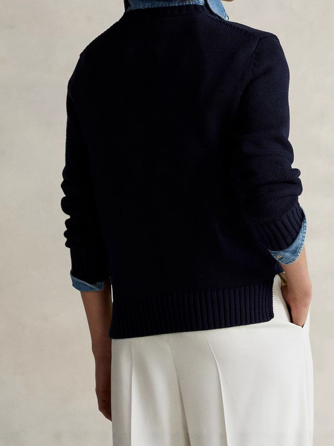 Schwerer Baumwollpullover mit Bärenmotiv und Rundhalsausschnitt