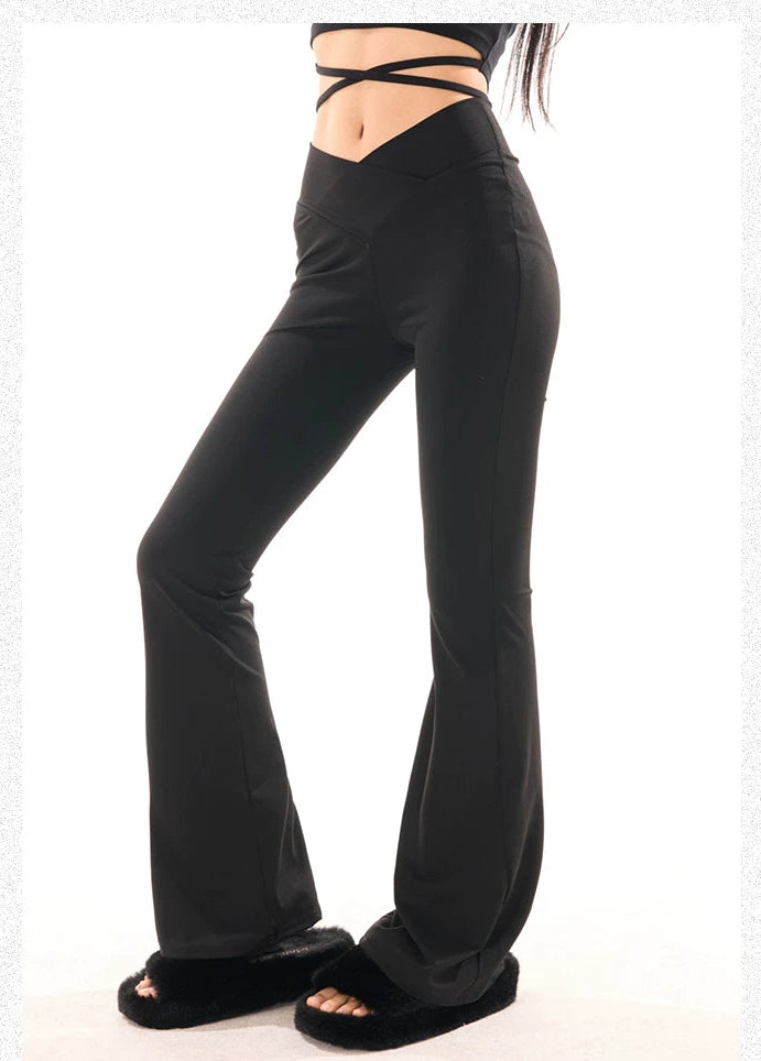 Pantalones de tiro alto y corte acampanado
