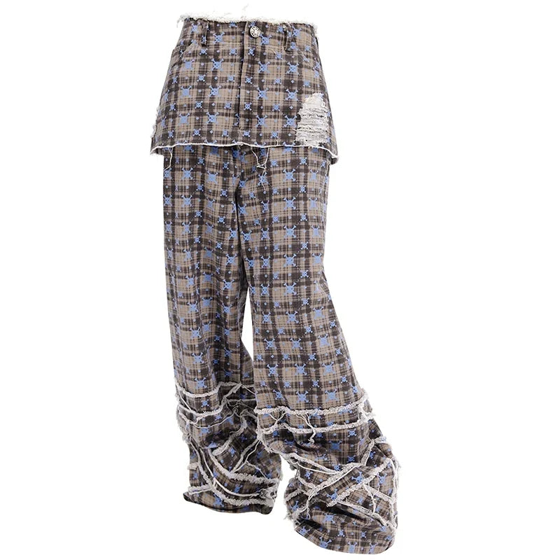 Pantalones tipo falda cruzada con estampado de calaveras y cuadros