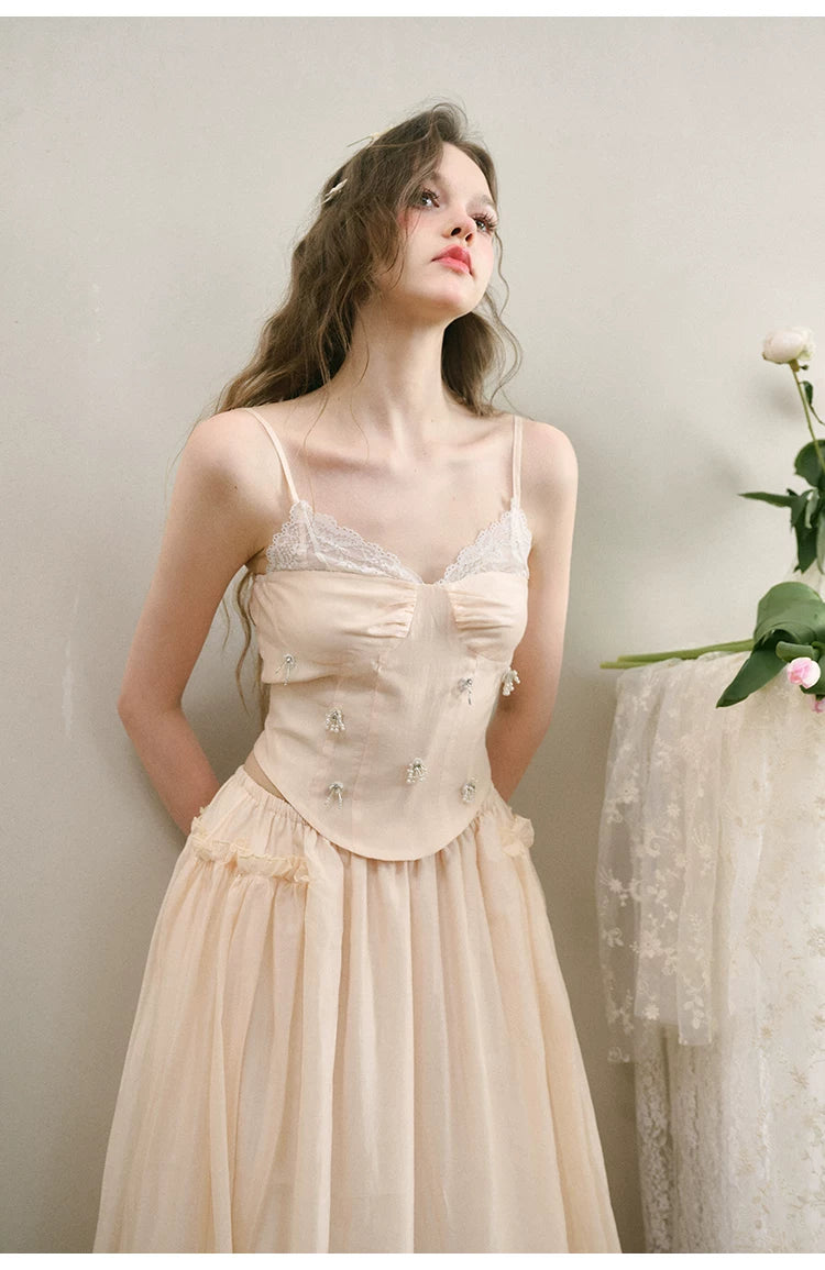 Ensemble caraco en dentelle et jupe longue