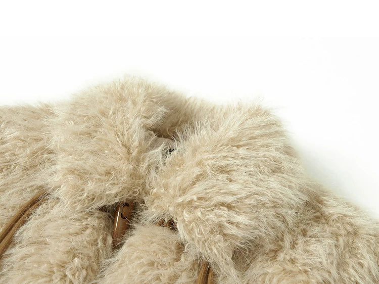 Chaqueta corta con cuello de pelo sintético