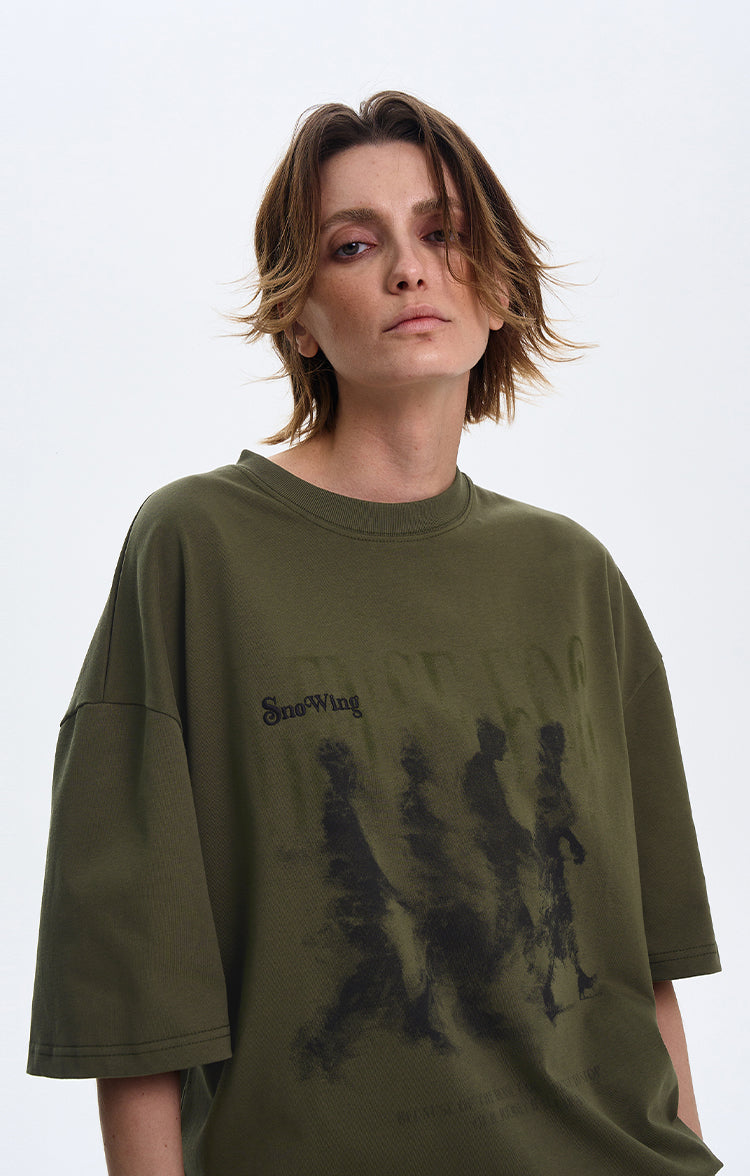 T-shirt imprimé personnage flou