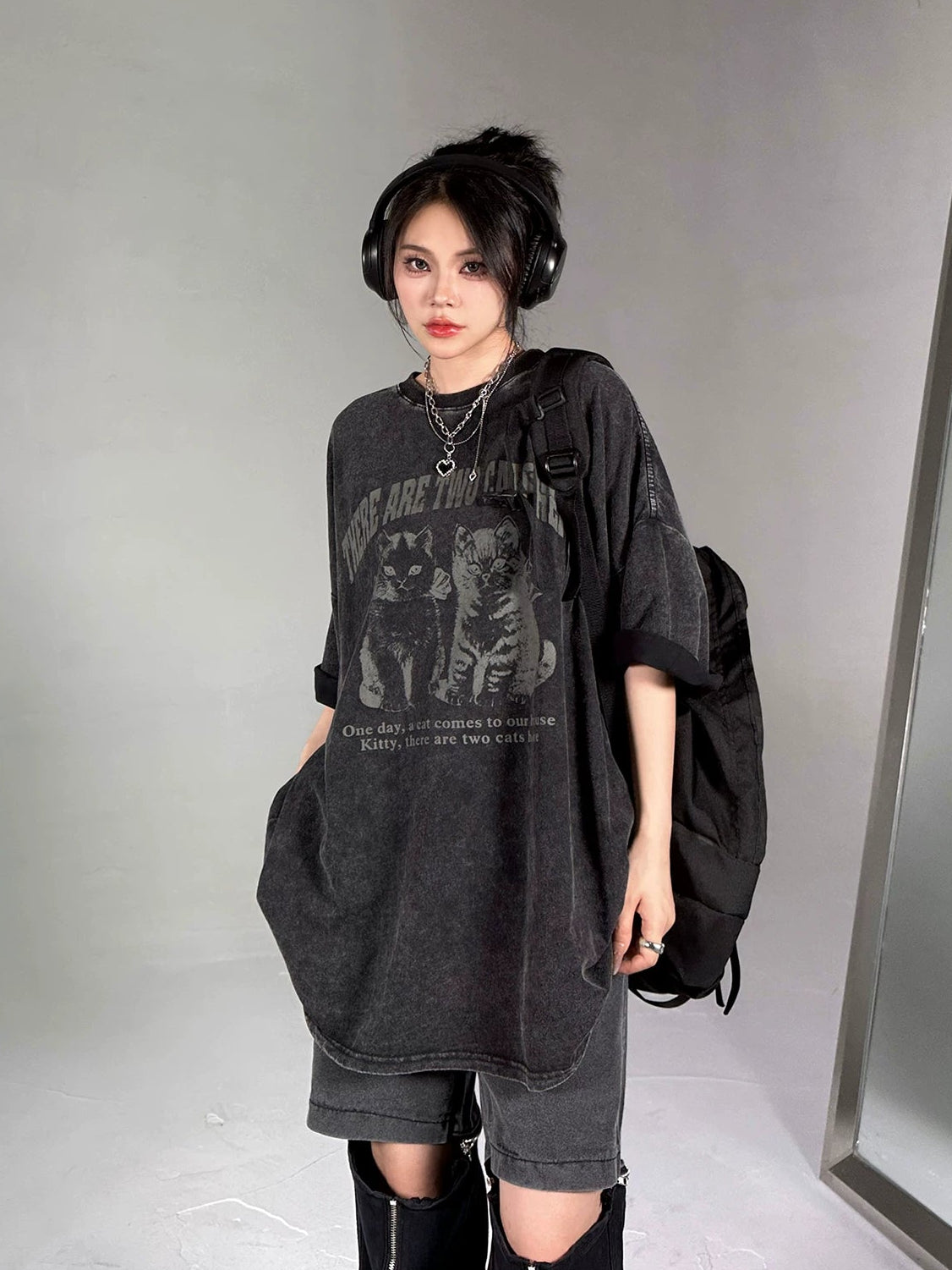 Camiseta de manga corta con estampado de gato lavado