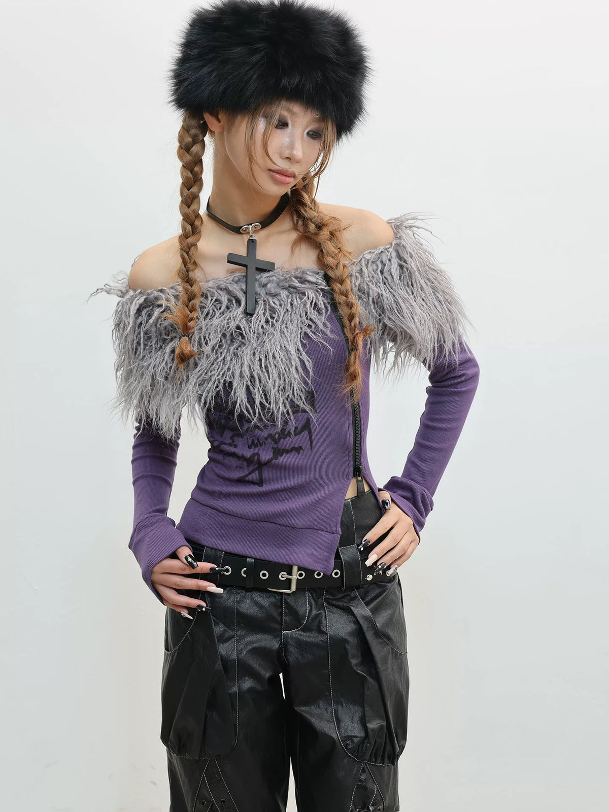 Fake Fur Trim Off-Shoulder Print Slim T-Shirt