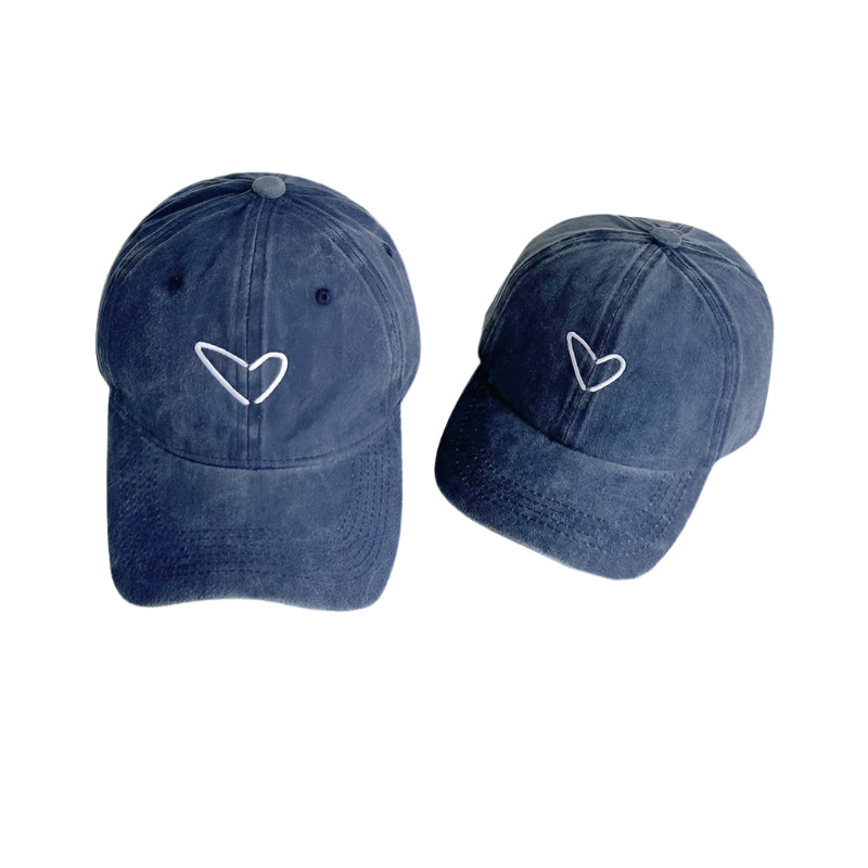 Gorra con corazón bordado