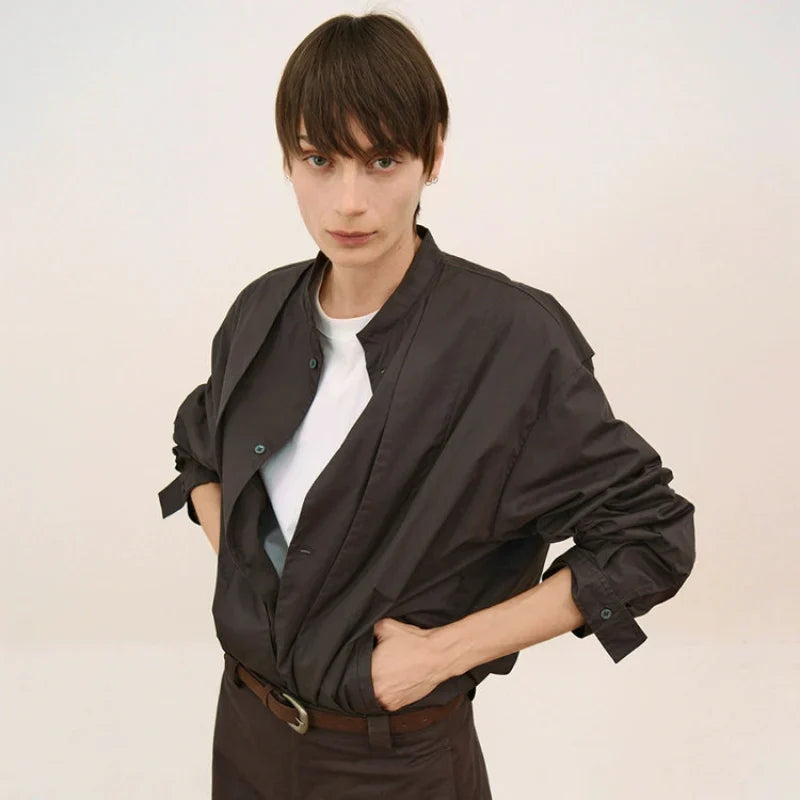 Camicia a maniche lunghe con scollo a mezza altezza e strati finti