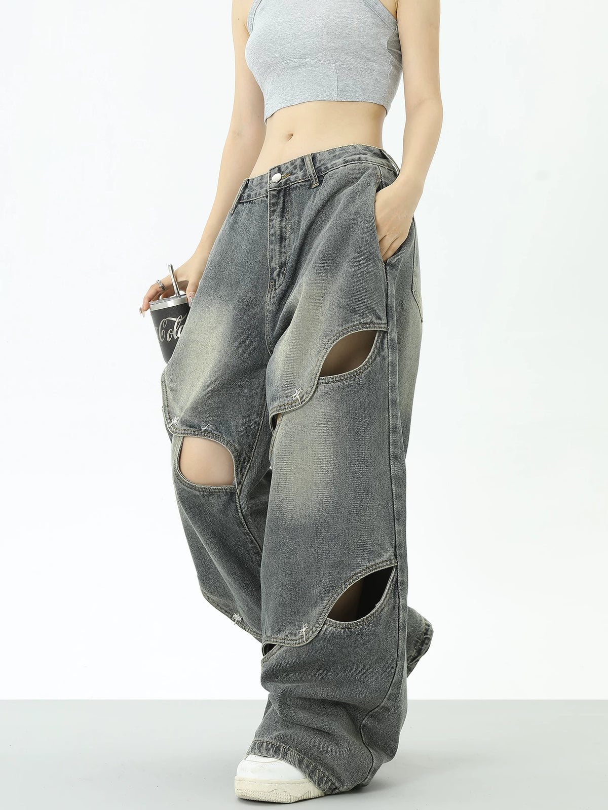 Jean en jean avec décoration à boutons métalliques et design ajouré
