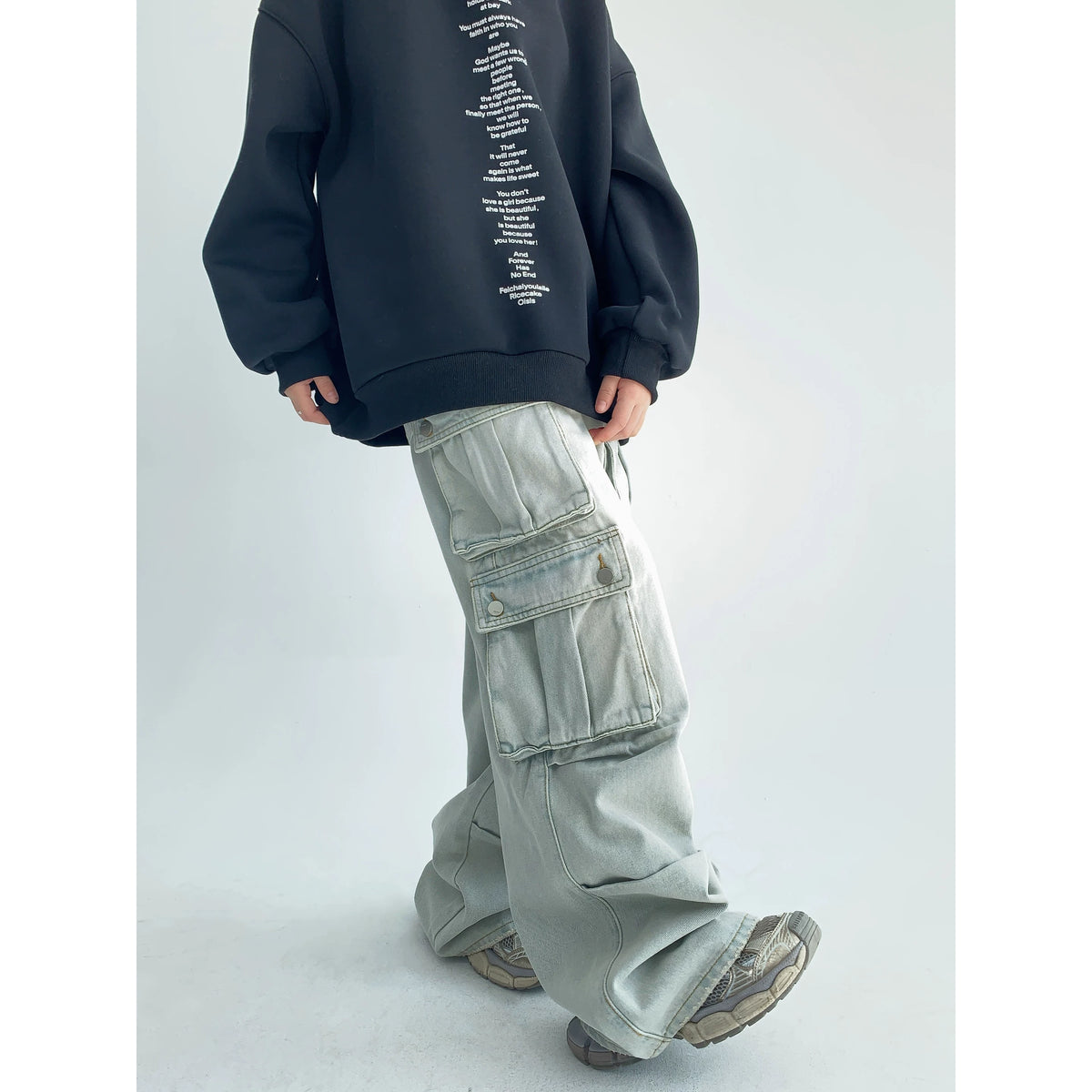 Multiple Pocket Wide-Leg Cargo Denim Jeans