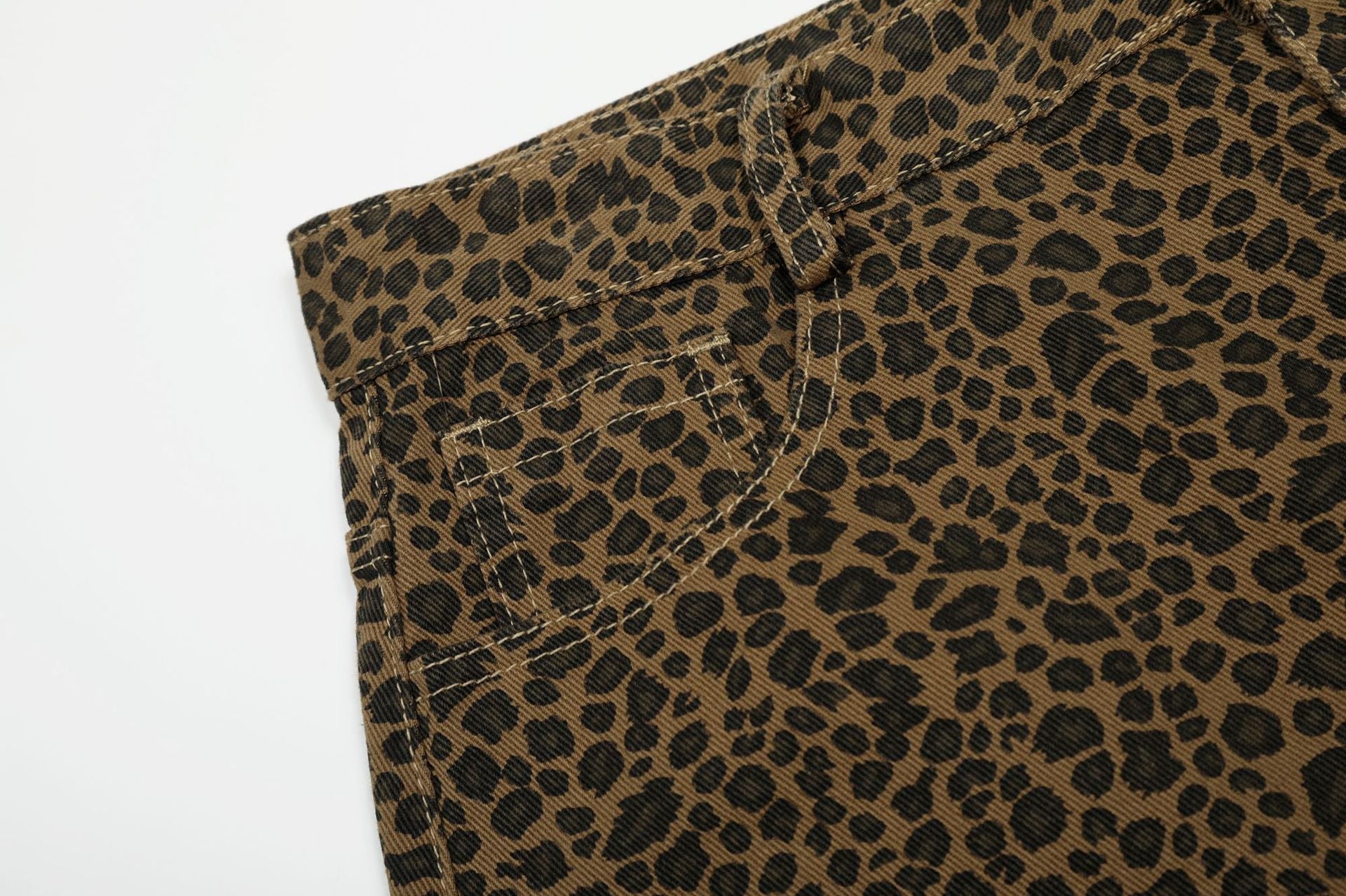 Leopard Print Curved Cargo Half Pants