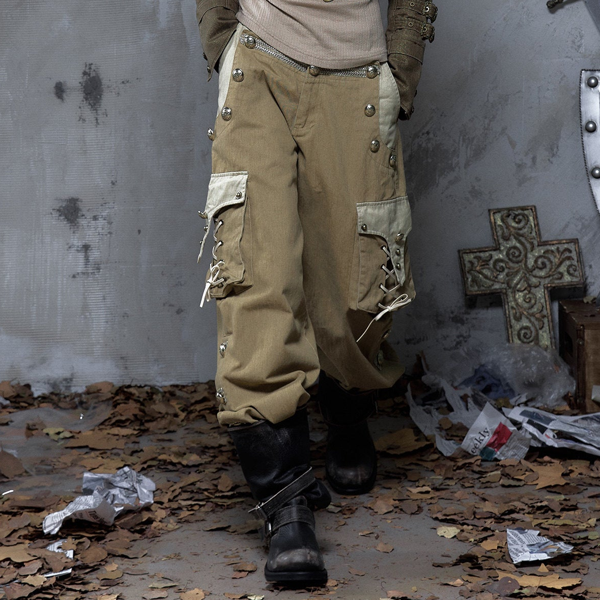 Panel Design Multi-Pocket Tapered Pants