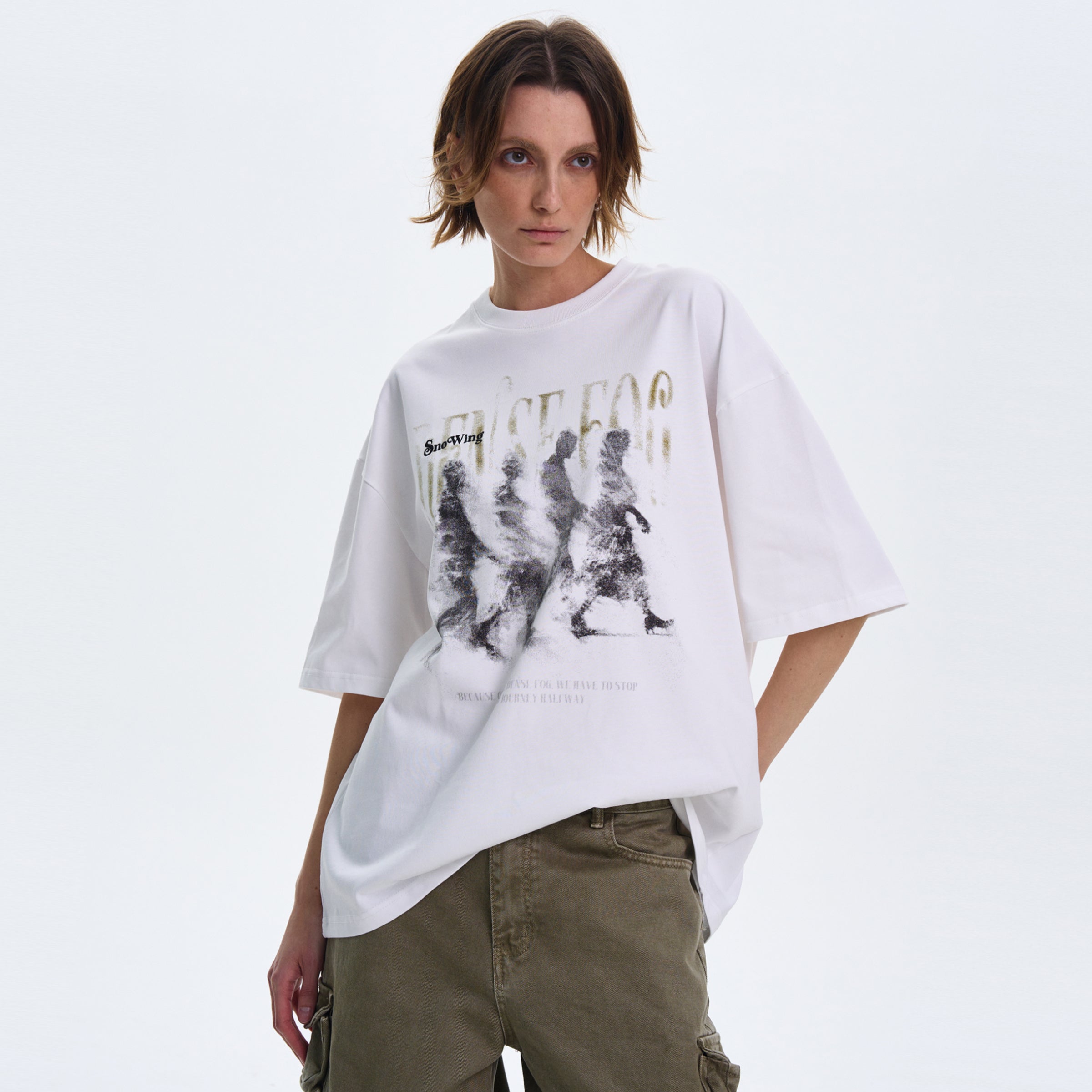 T-shirt imprimé personnage flou