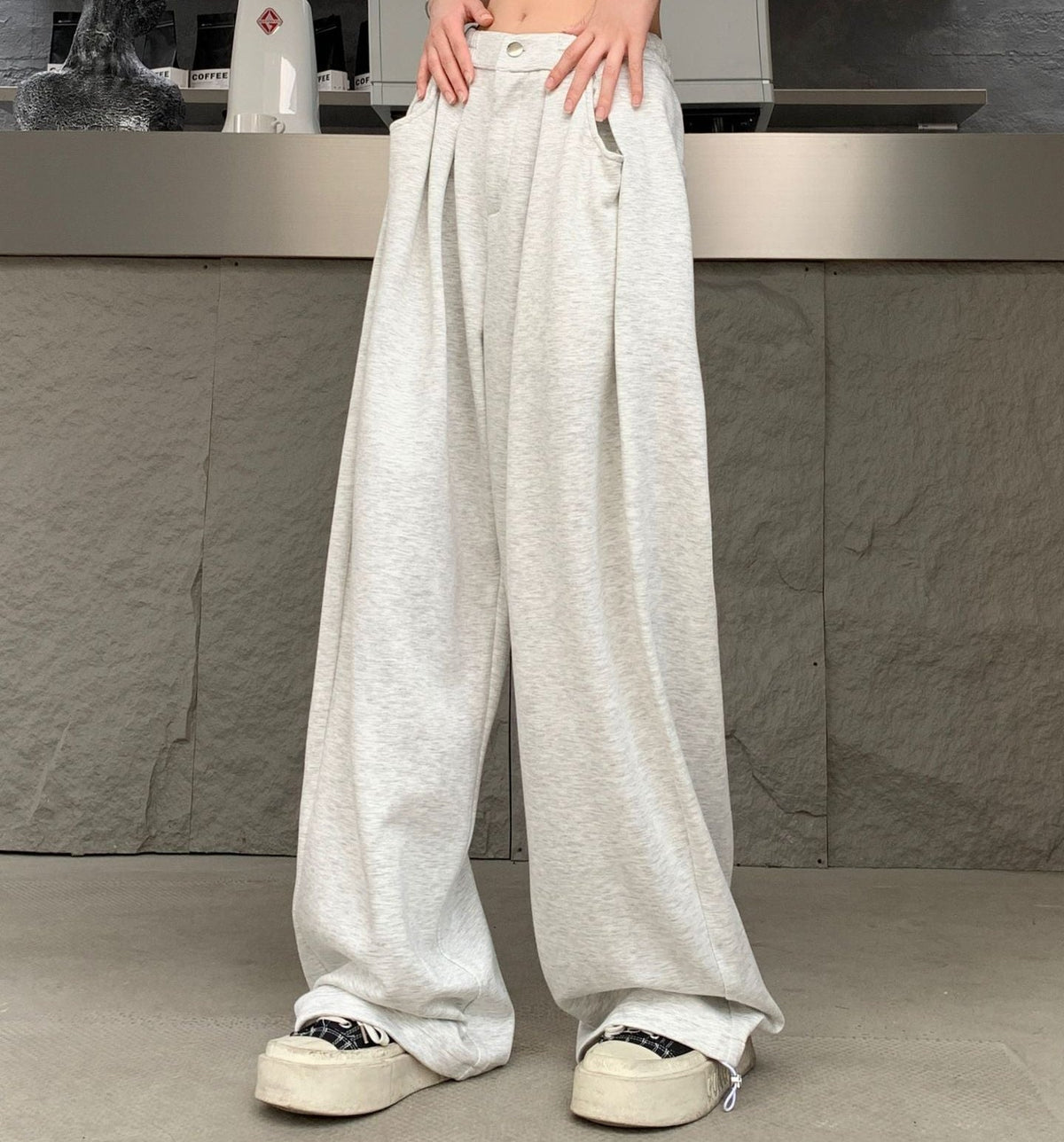 Pleats Draped Straight Sweatpants