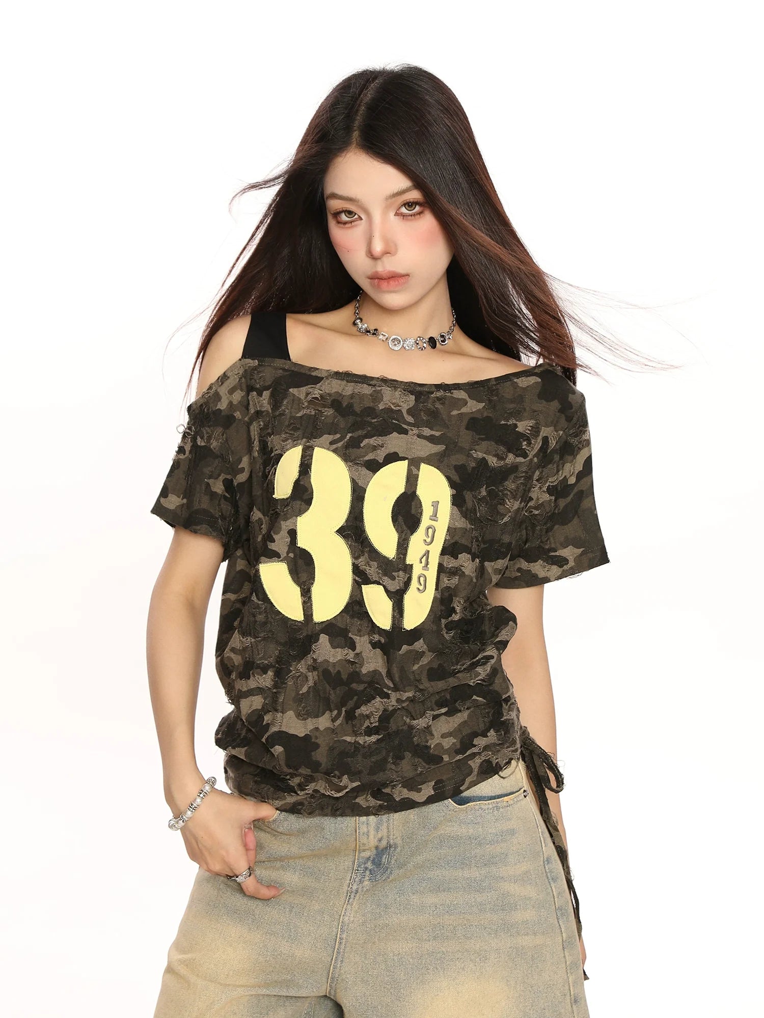 39 Shoulder Slant Camouflage Letter T-Shirt