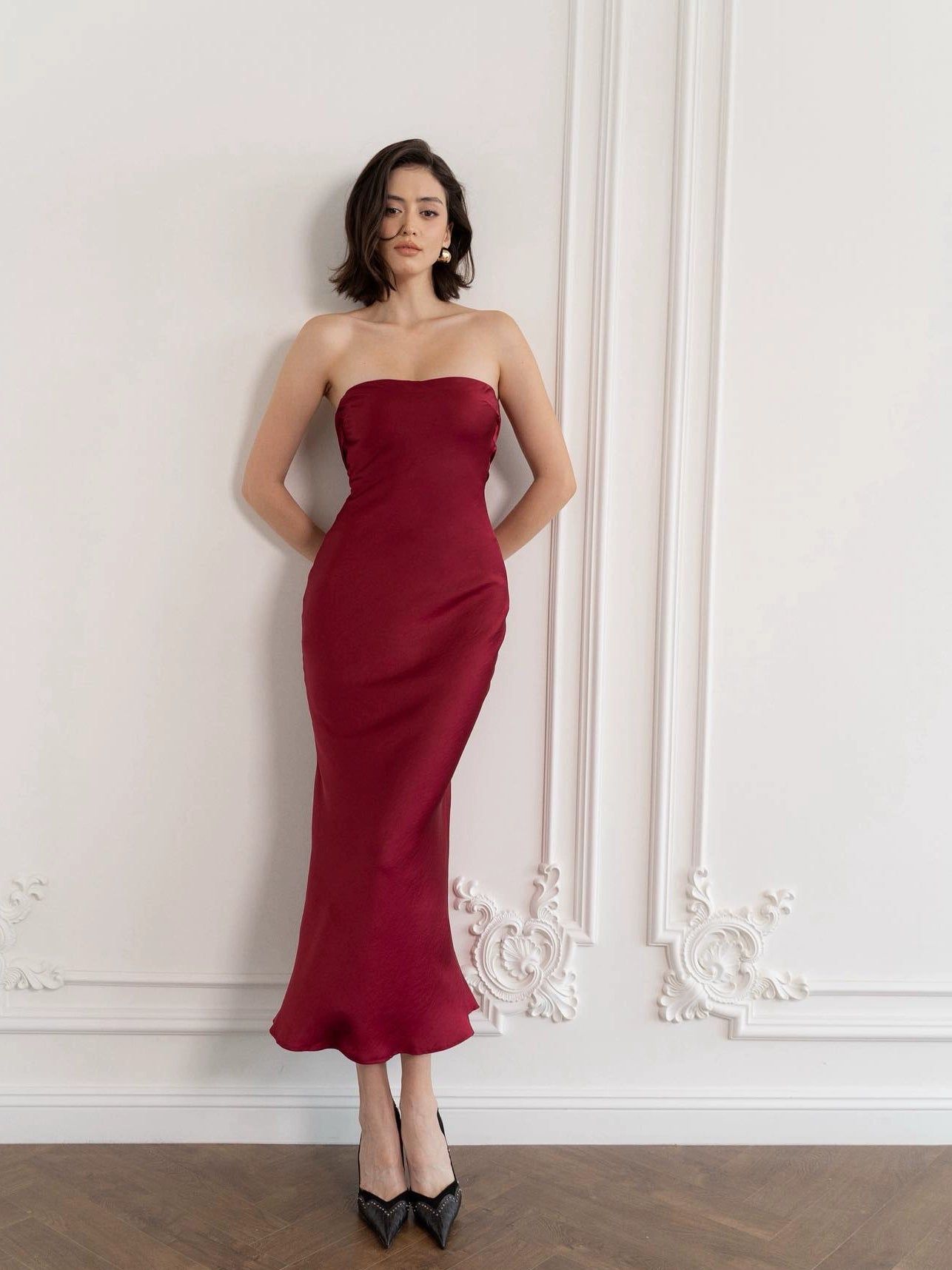 Ofertas de graduación: vestido bandeau de satén sin espalda