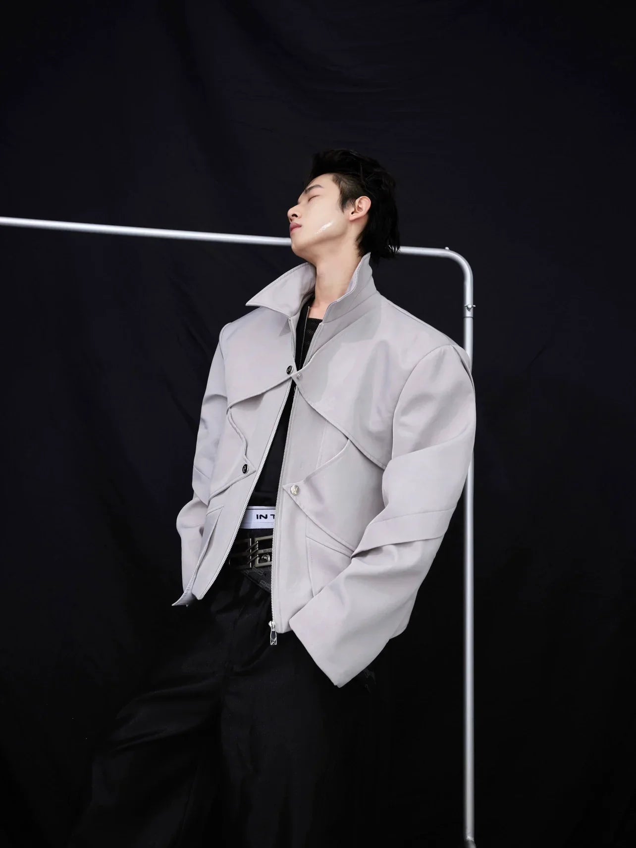 Pleats Design Zipper Short Jacket