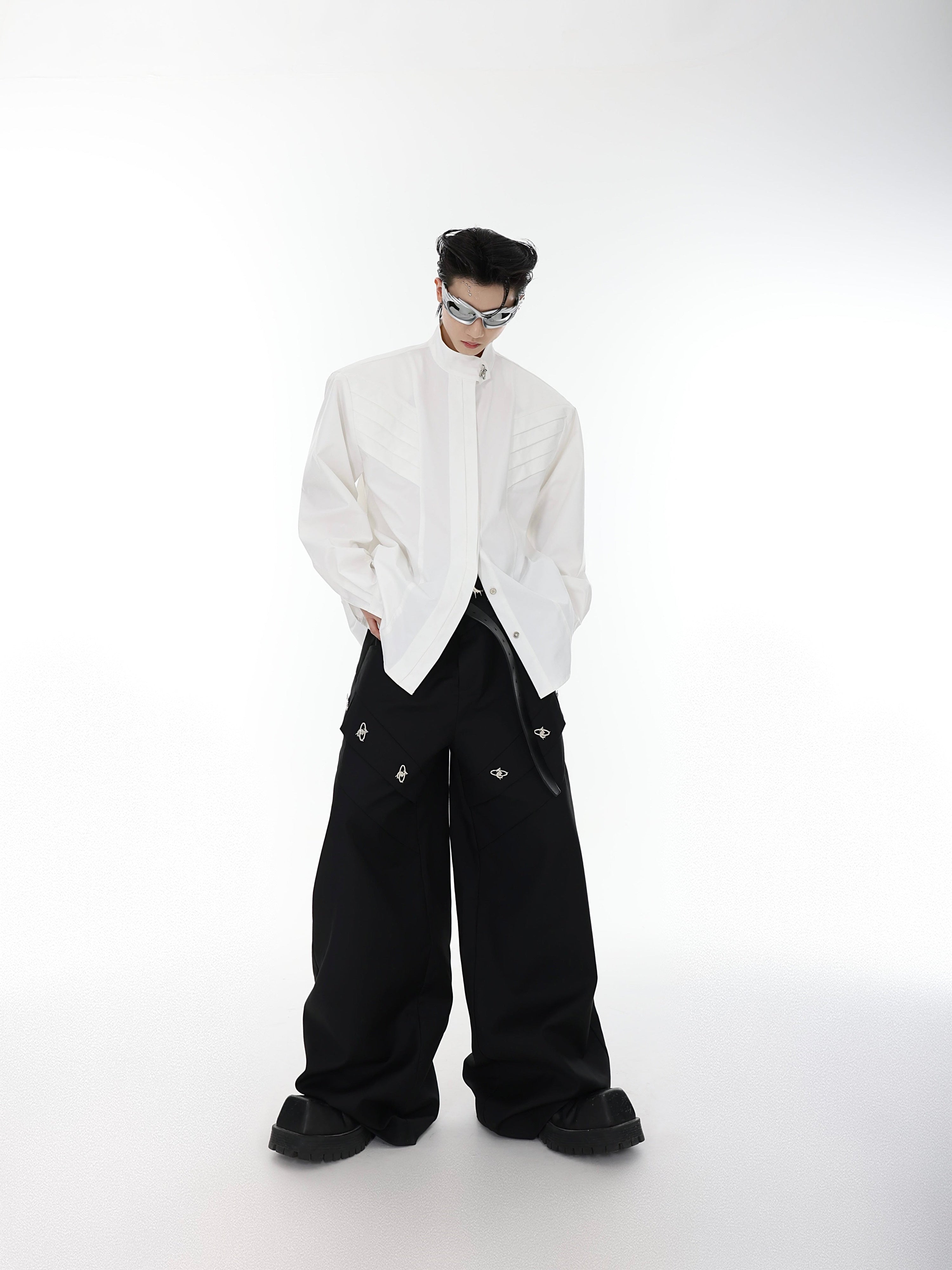 Camisa oversize con cuello alto y hombreras