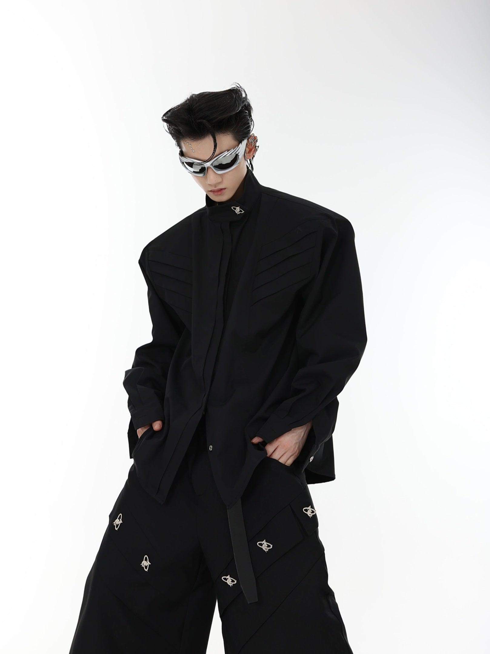 Camisa oversize con cuello alto y hombreras