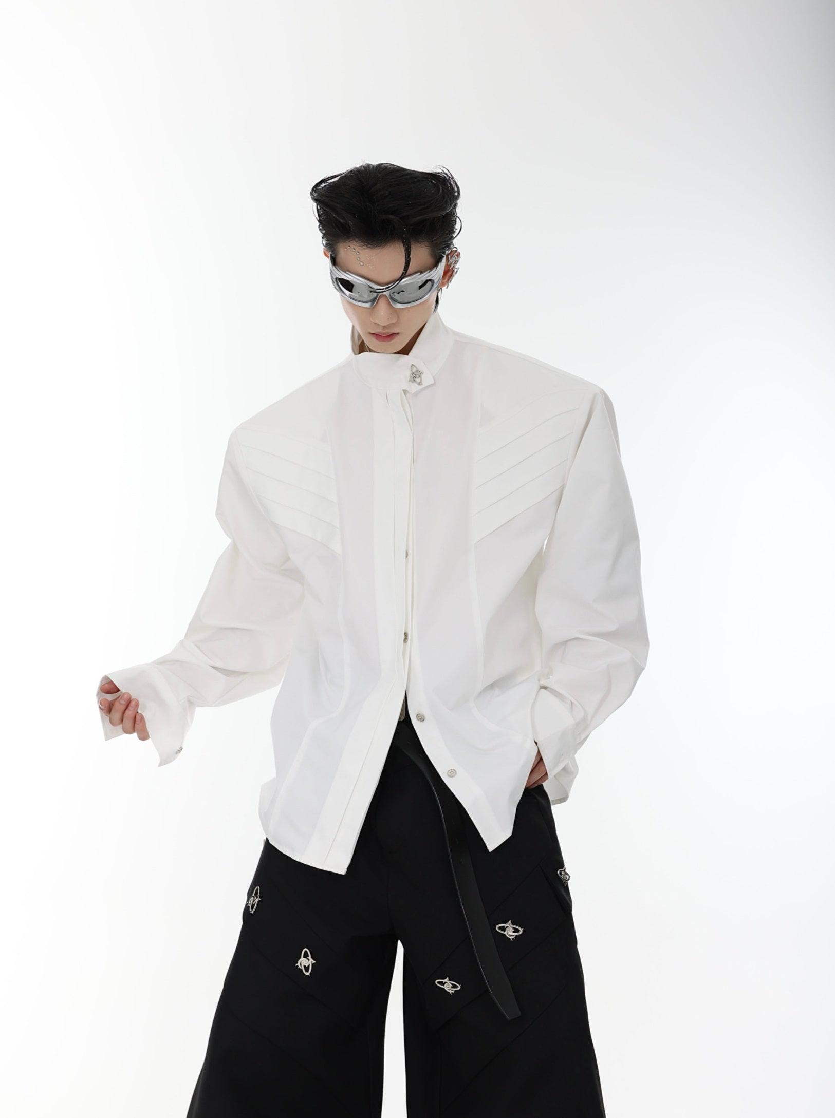 Camisa oversize con cuello alto y hombreras