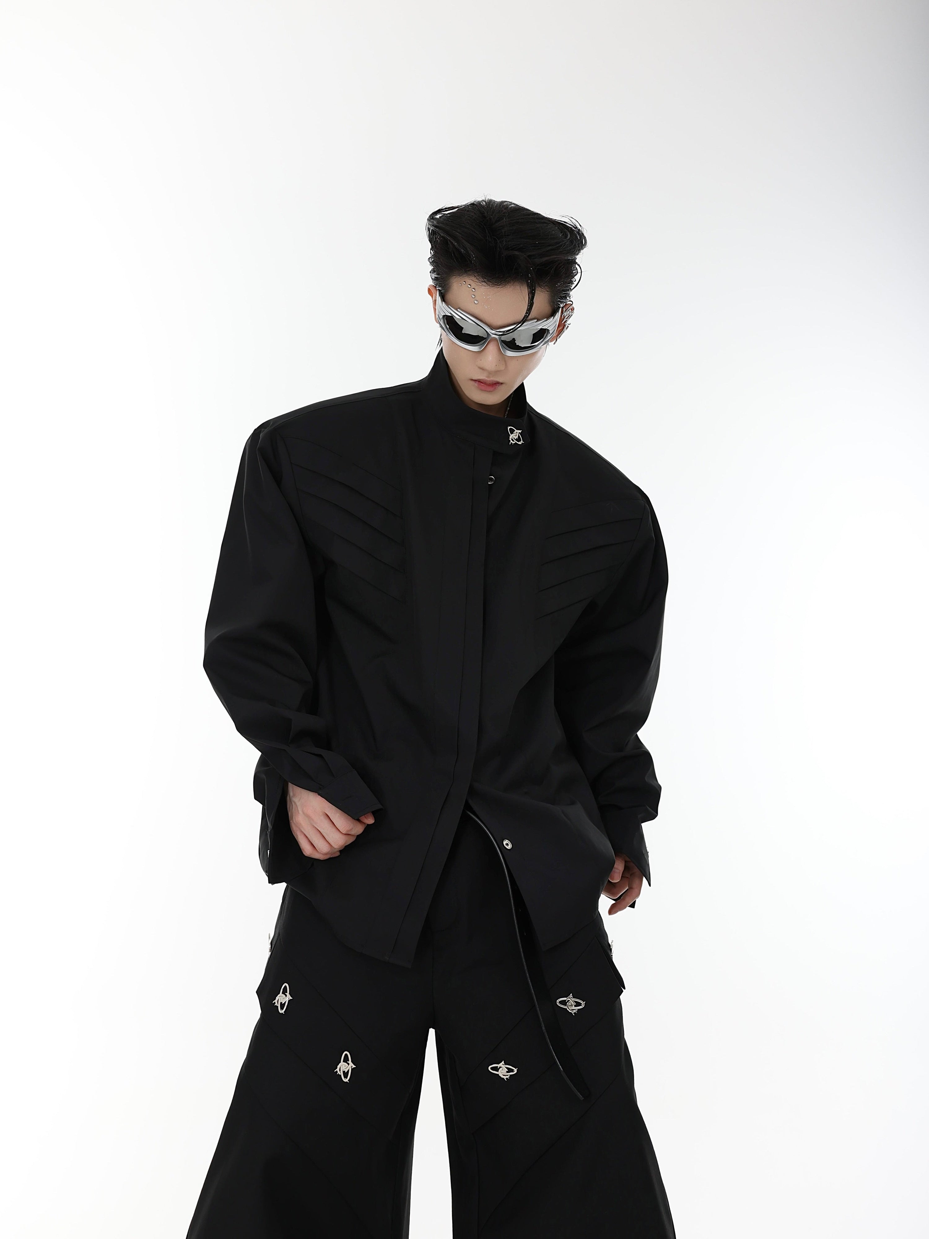 Camisa oversize con cuello alto y hombreras