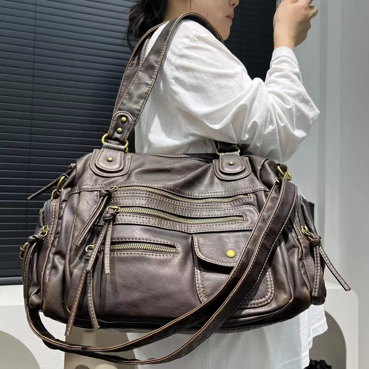 Sac à main en cuir à plusieurs compartiments et fermeture éclair Y2K