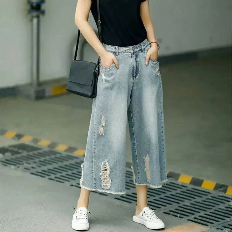 Hochtaillierte zerrissene Capri-Jeansshorts
