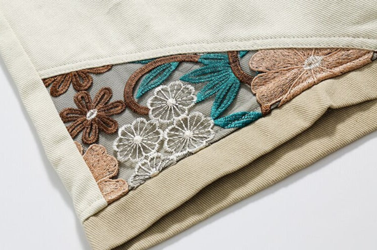 Pantaloncini di jeans con patchwork floreale