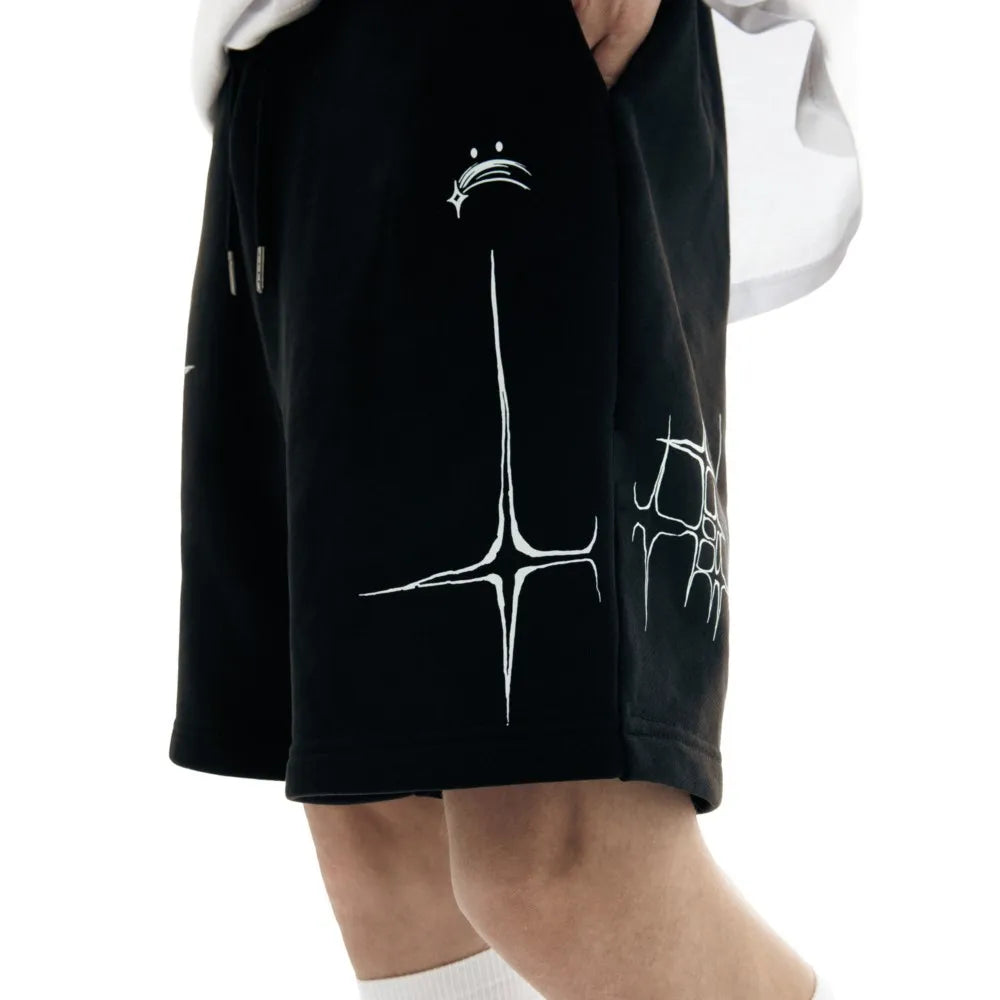 Pantaloncini oversize con stampa grafica lirica