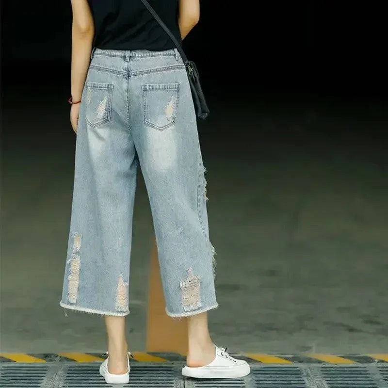 Hochtaillierte zerrissene Capri-Jeansshorts