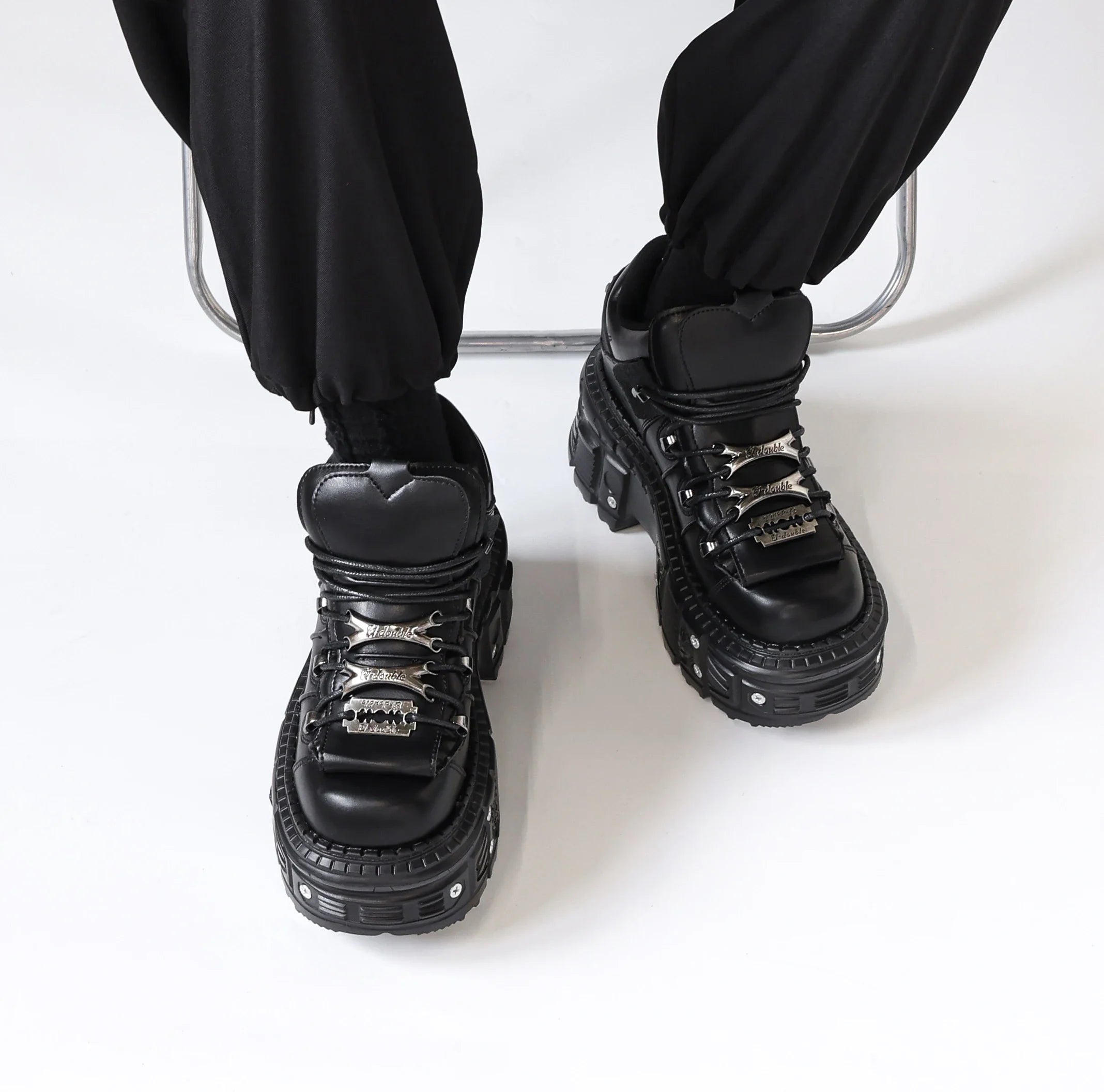 Heart-Tongue Platform Black Y2K Shoes