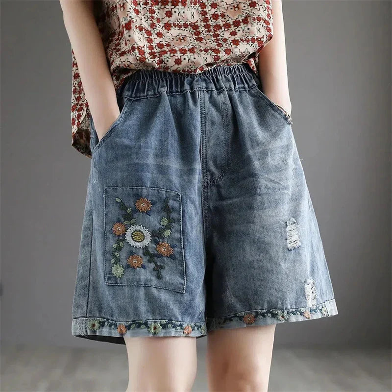 Vintage denim shorts met bloemenborduursel